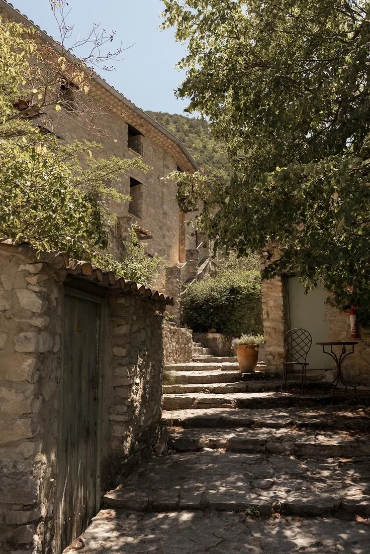 La magie d’un domaine de mariage en Drôme provençale.jpeg
