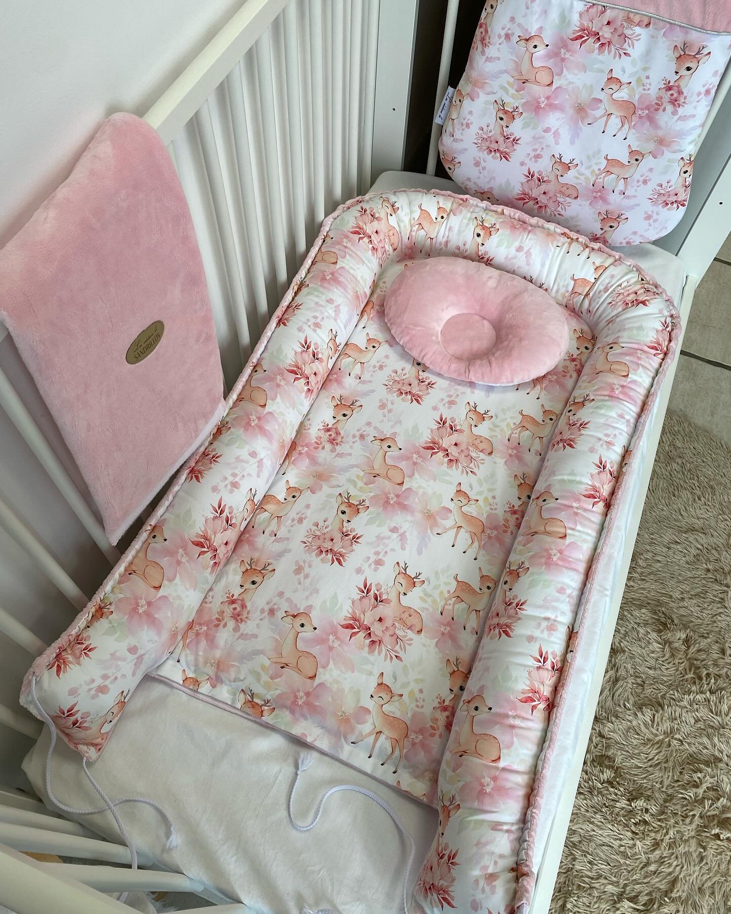 &Ccedil;a vous dit que je montre le cocon (ou r&eacute;ducteur de lit) que j&rsquo;ai exp&eacute;di&eacute; aujourd&rsquo;hui ? Quel tissu !!! C&rsquo;est votre chouchou en ce moment. Votre b&eacute;b&eacute; fera de beaux r&ecirc;ves dans mon cocon 
