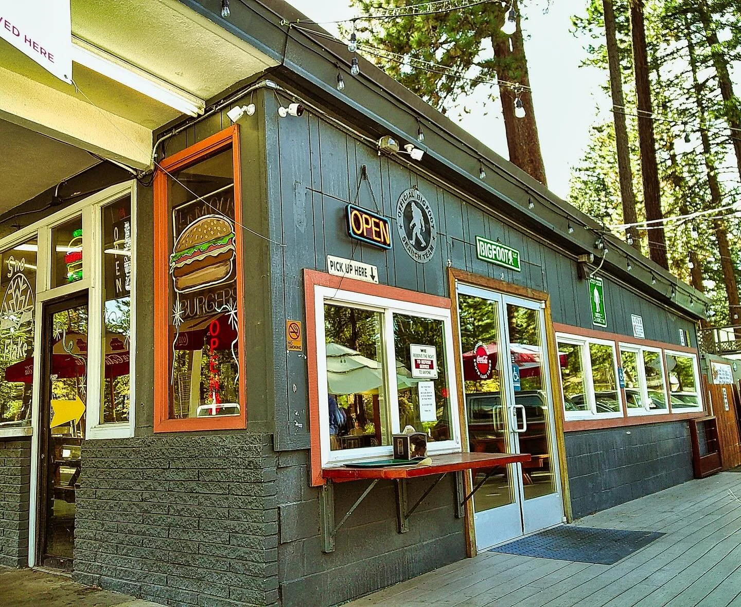 Stopped at @snoflaketahoe in Lake Tahoe to have a burger but decided to shoot this using @campsnapcamera ISO 100&bull;&fnof;2.8&bull;1/125s #gabesaldivarphotography 
#gabesaldivar 
#canon 
#canonphotography #canonphotographers #iphonephotography #sai