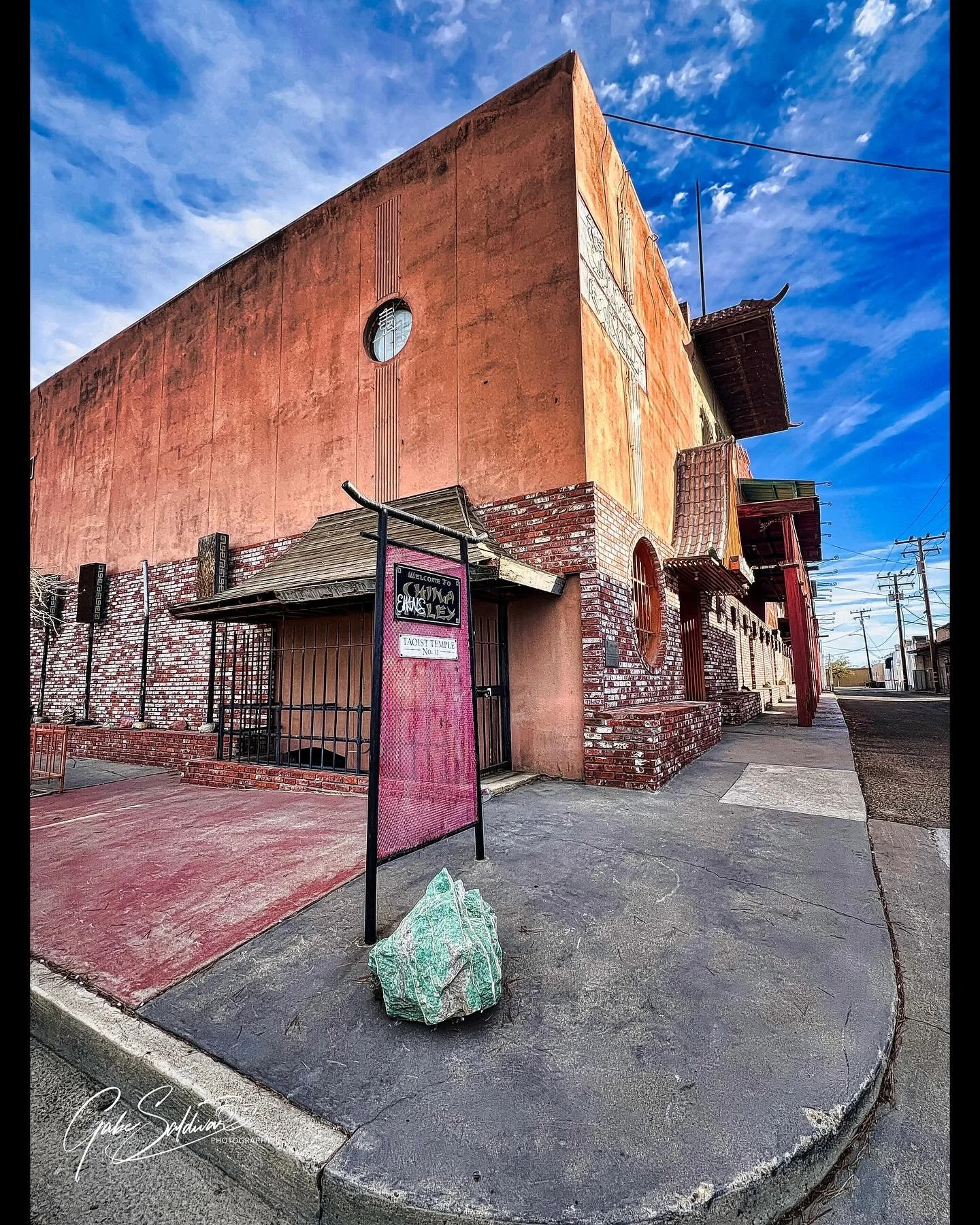 China Alley established in the 1870&rsquo;s in Hanford,Ca very interesting history if ever inclined, look it up and read about it. #gabesaldivarphotography 
#gabesaldivar 
#canon 
#canonphotography #canonphotographers #iphonephotography #saintaugusti