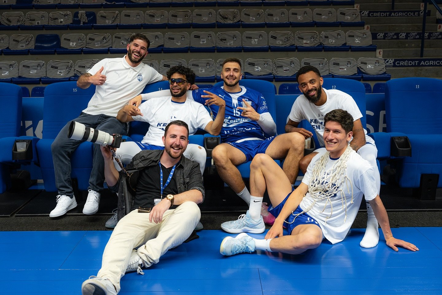 Clap de fin sur une saison... et quelle saison ! 🏀

Franchement, quel plaisir immense d&rsquo;avoir pu suivre les @beliersdekemper jusqu&rsquo;&agrave; cette mont&eacute;e historique en Pro B ! 🚀 

Un &eacute;norme merci &agrave; @lenny.chainard de