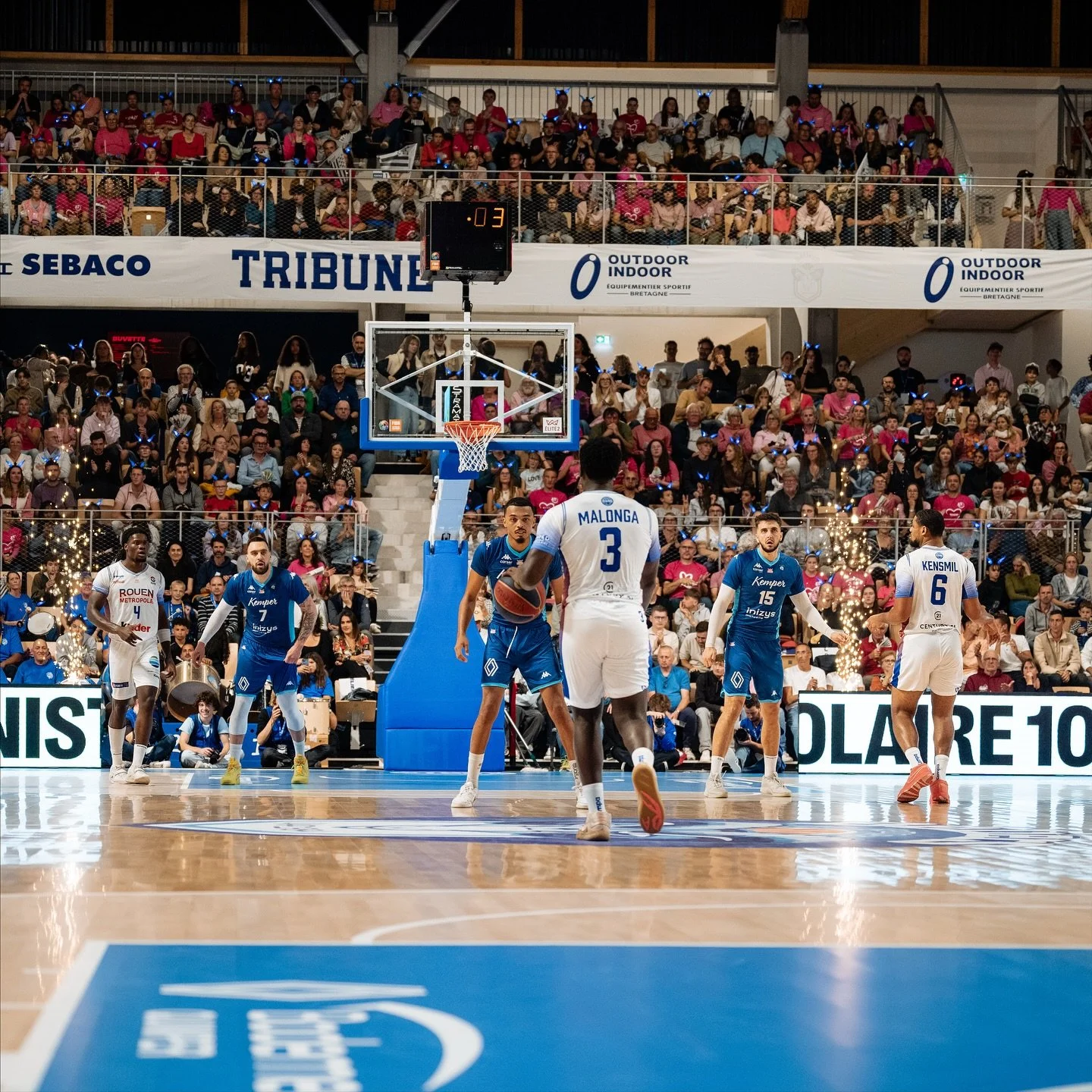 🏀📸 Premi&egrave;re des @beliersdekemper &agrave; Kostum Park &agrave; nous la vie.

Une sublime salle flambant neuve, 3500 spectateurs et une vraie ferveur avec les @tyglazikbasket2011 .

Sans oublier tous les salari&eacute;s et b&eacute;n&eacute;v
