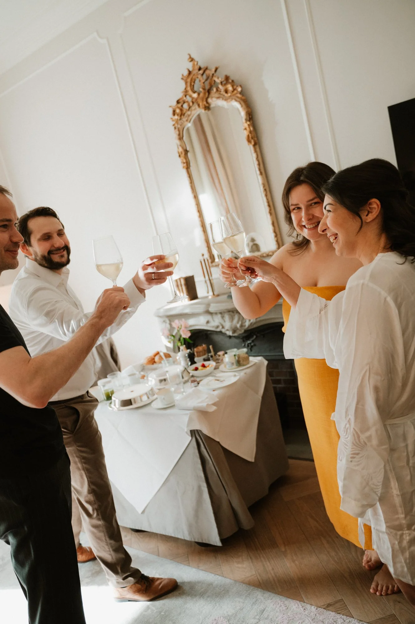 Island of Dreams digitale + analoge Hochzeitsfotografin in Hotel Vier Jahreszeiten Hamburg.jpg