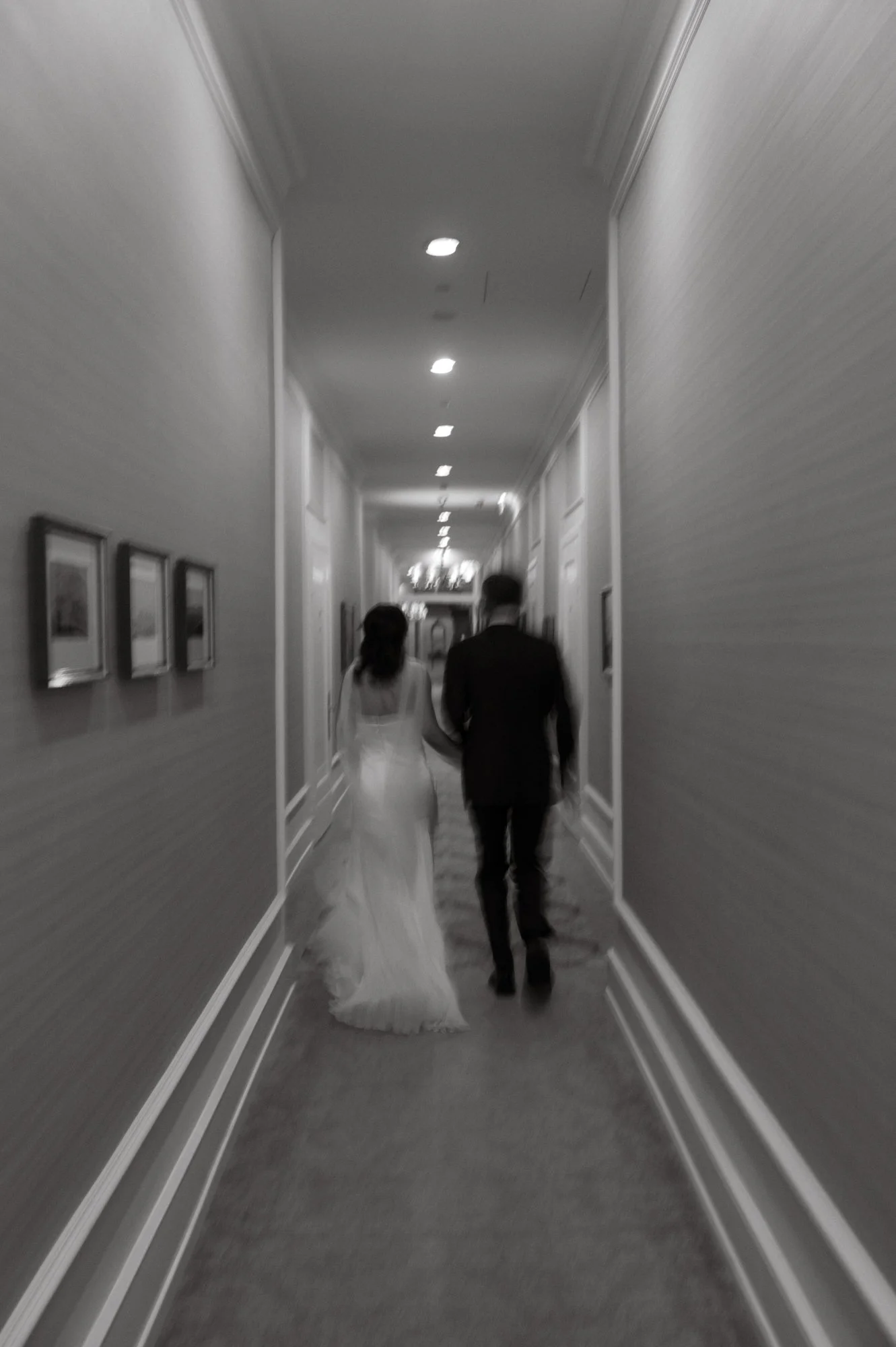 Island of Dreams digitale + analoge Hochzeitsfotografin in Hotel Vier Jahreszeiten Hamburg.jpg