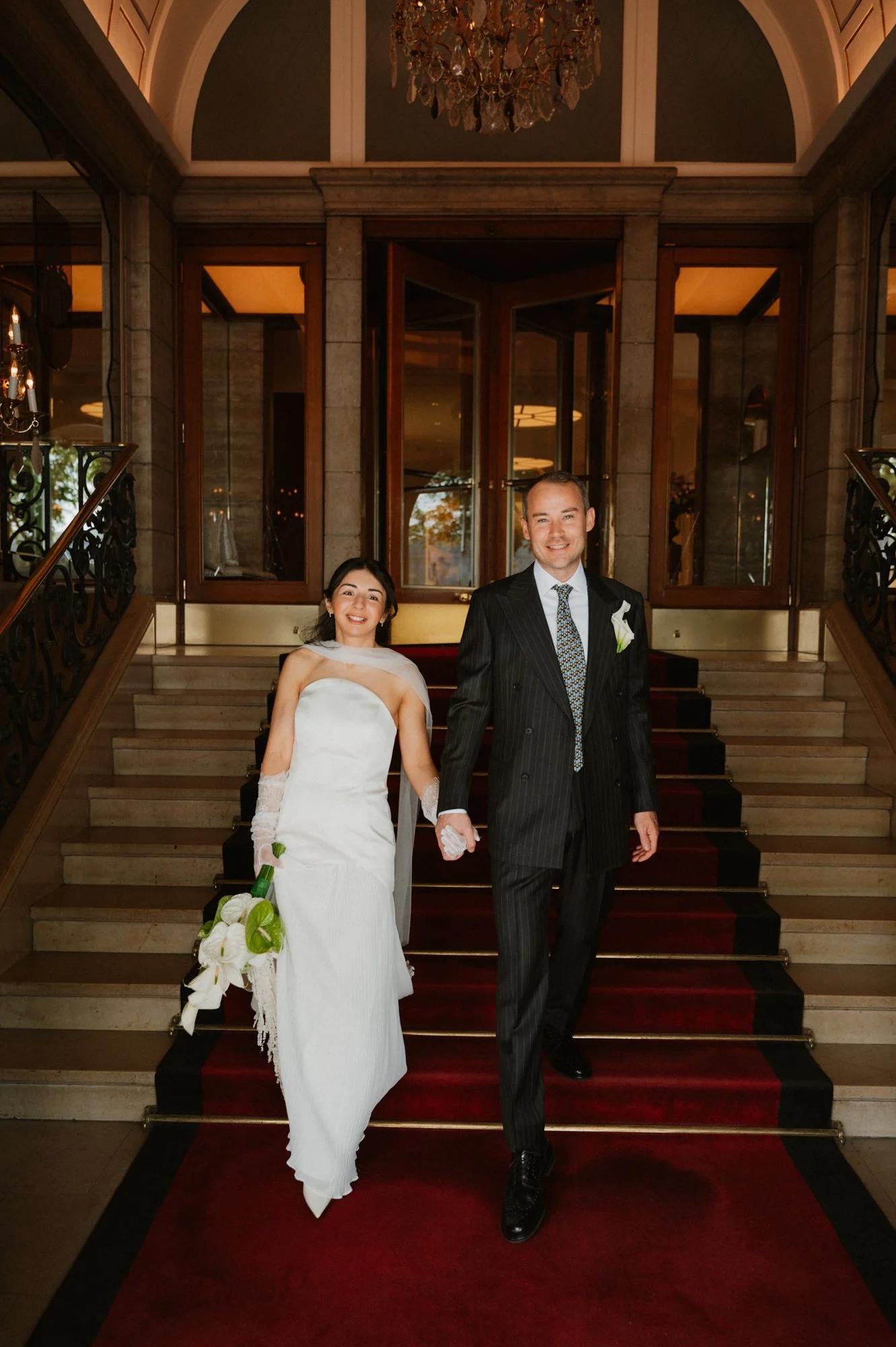 Island of Dreams digitale + analoge Hochzeitsfotografin in Hotel Vier Jahreszeiten Hamburg.jpg