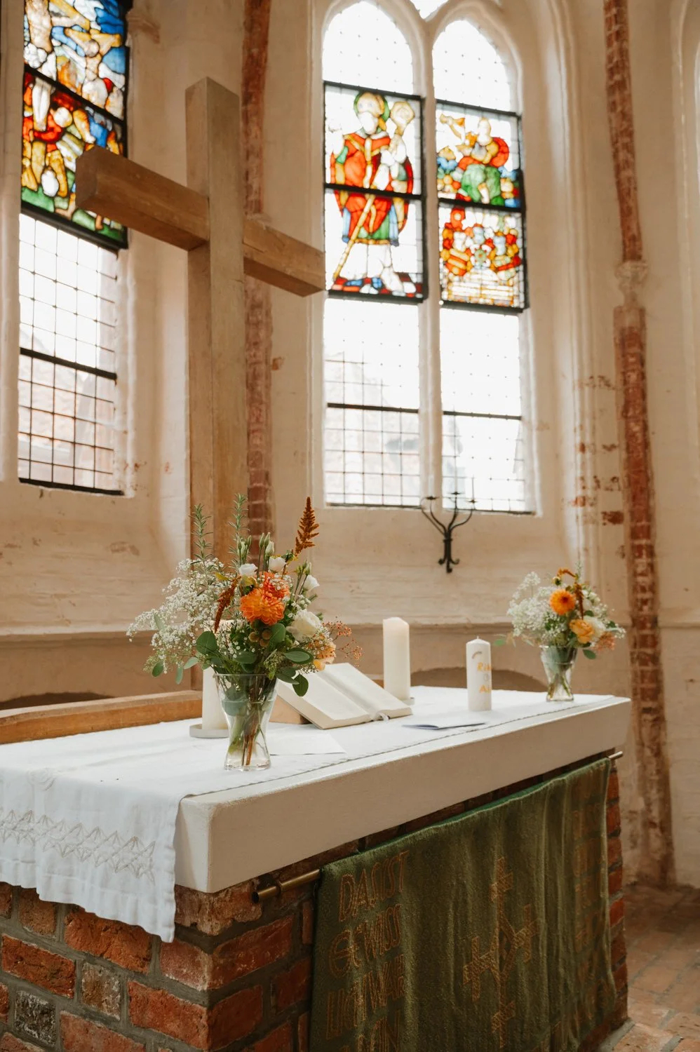 Island of Dreams digitale + analoge Hochzeitsfotografin in Lüneburg Bardowick Kirche.jpg