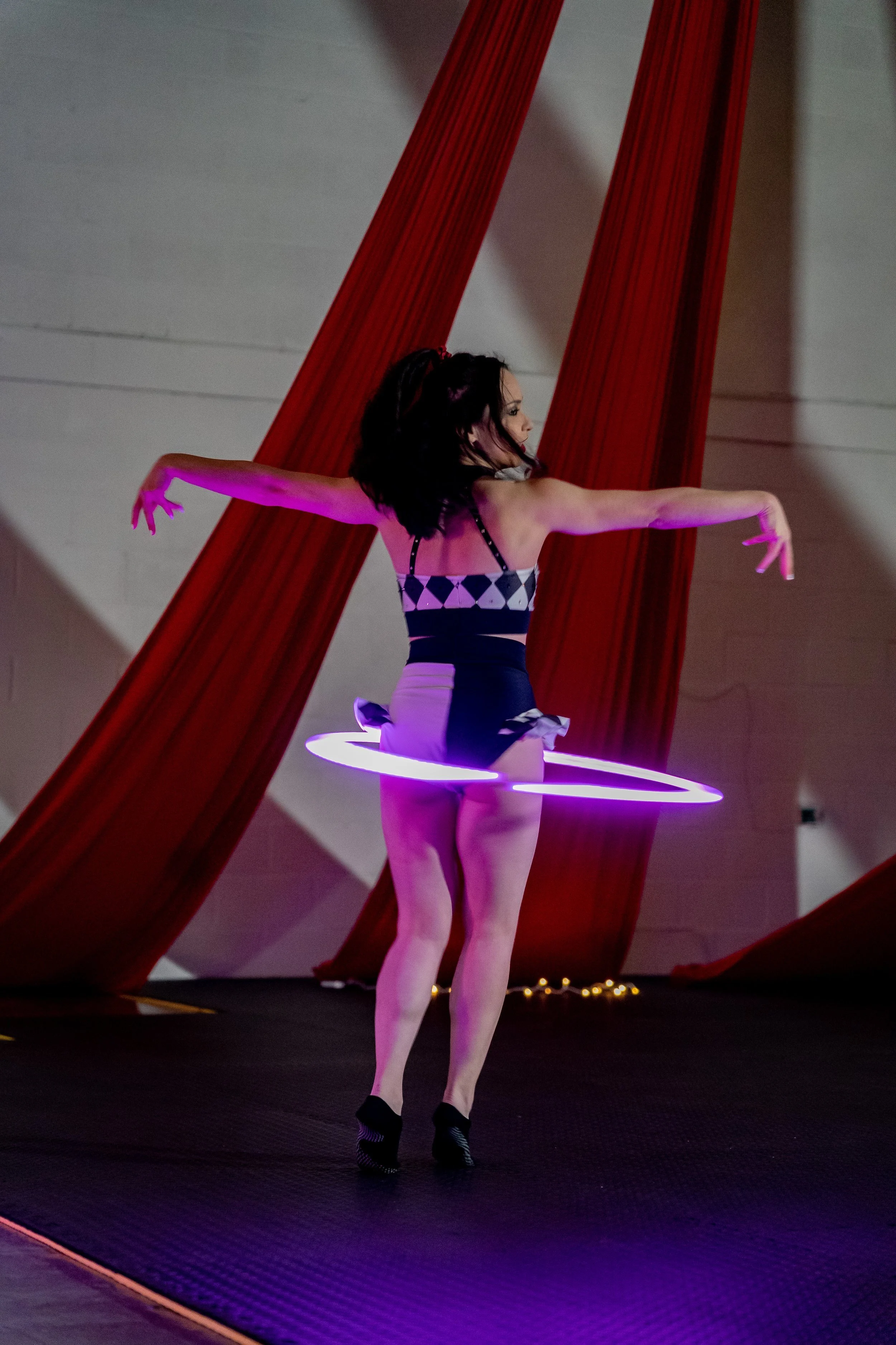 Leeds Aerial Arts showcase. Photo by @photoniti on instagram
