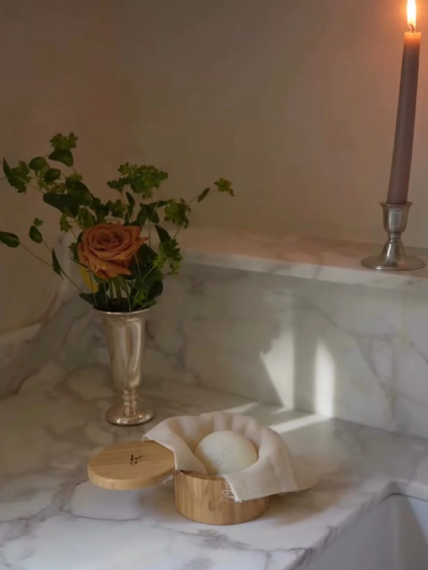 New Moisture stones at the Lot✨They are very moisturizing and feel lovely on your skin! They make a great gift for Valentine&rsquo;s Day❤️

#valentinesday #cleanbeautyproducts #womanowned #smallbusinessowner #eauclairewi