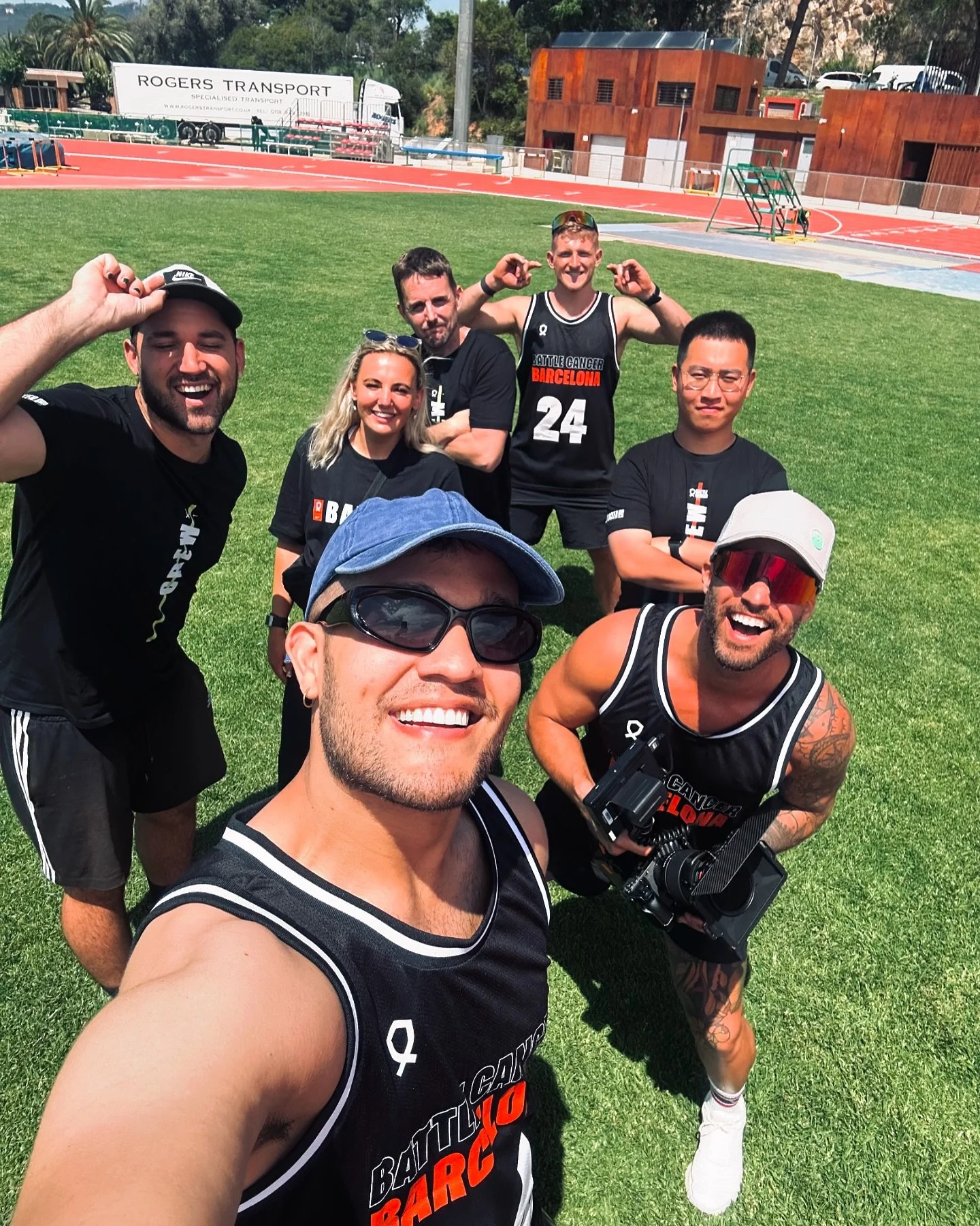 Hay un problema: Quiero escribir testamentos bonitos sobre estos d&iacute;as en Barcelona trabajando en familia con @battle.cancer y @studio_crossfit_bcn . Por eso prefiero dejarles videos getting fun para que medianamente midan lo feliz que fui-mos.