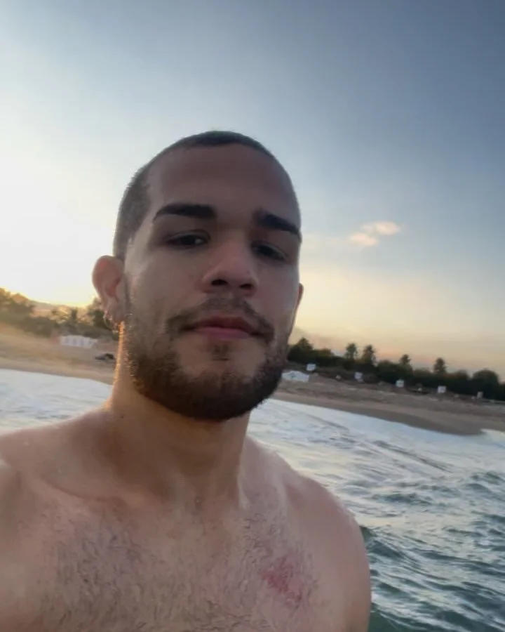 OCTUBRE AVASALLANTE ⤵️

1- Soy un signo de agua en su habitad. 🦀 
2- Aunque no lo creas, si veo mientras me r&iacute;o. 🥢
3- @adriianromero__ @java.rr y @yaizaherasbermejo 💘💘
4- Despertar a las 6 para hacer un Timelapse 🙃
5- Tus media managers d