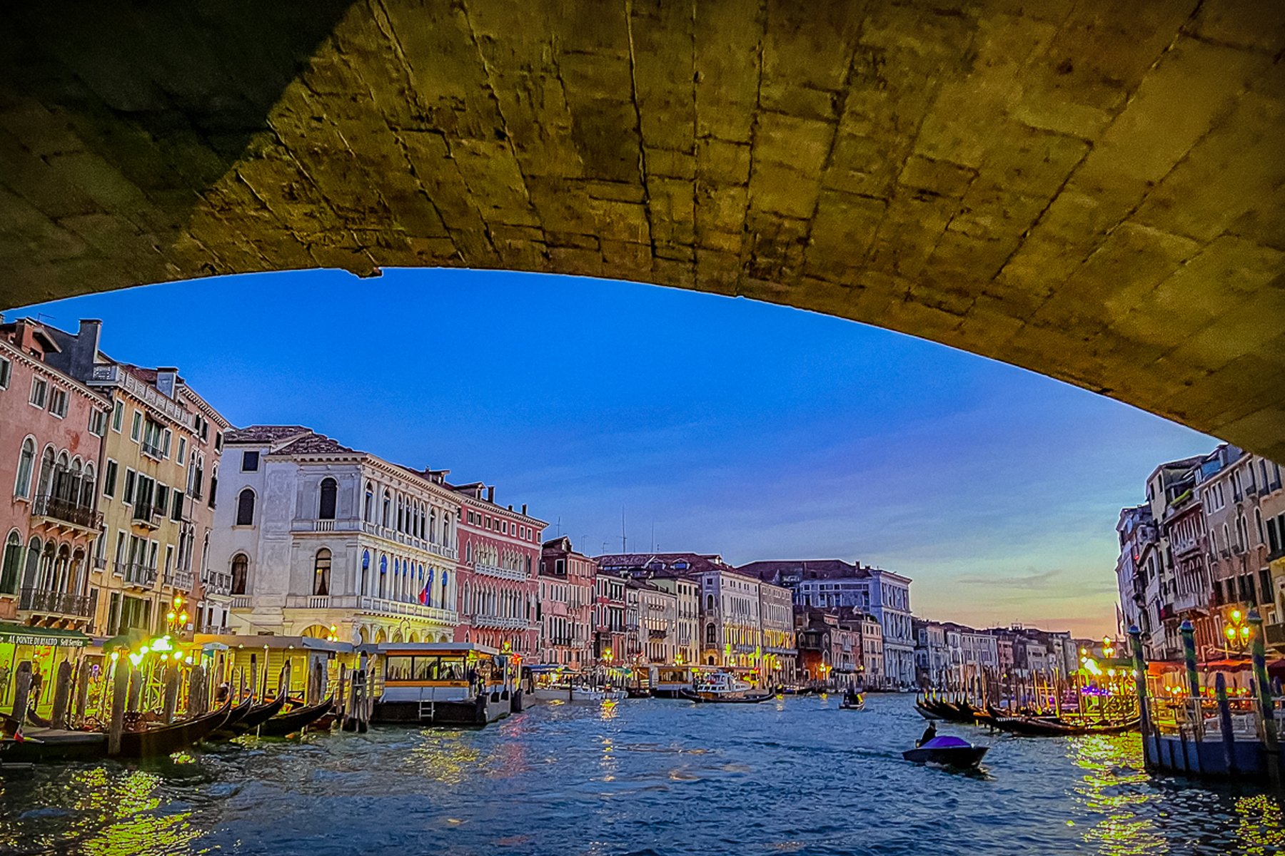 beneath_the_rialto_bridge_cropped.JPG