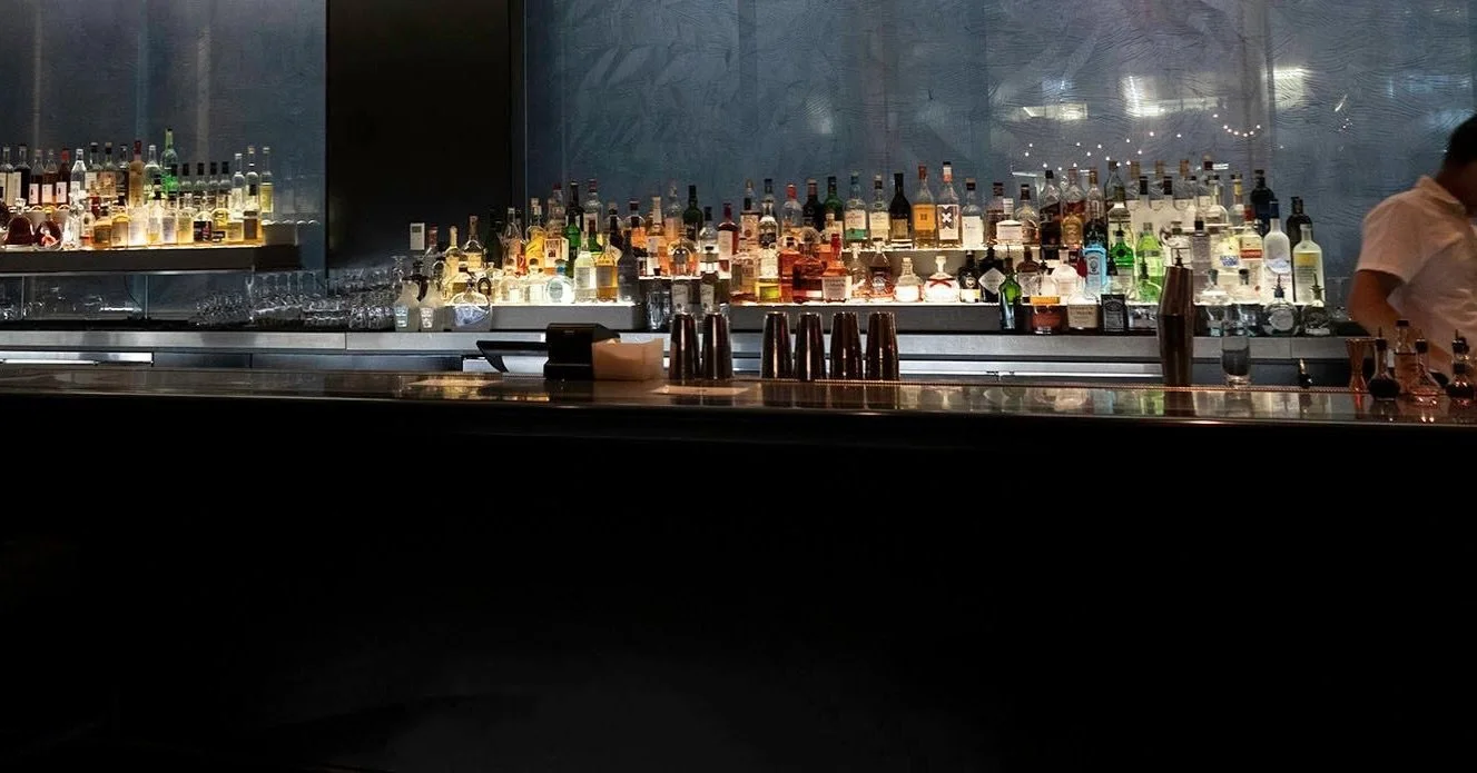 Moody bar snaps. 
.
📷 @catherine_hartigan_photography#
📍New York City, NY
.
.
.
.
.
.
.
.
.
.
#moodyphotography #moodyimages #catherinehartiganphotography #nycphotography #nycbars #nyclatenight #inthecity #nycmood #holidayspirit #citysnaps #latenig