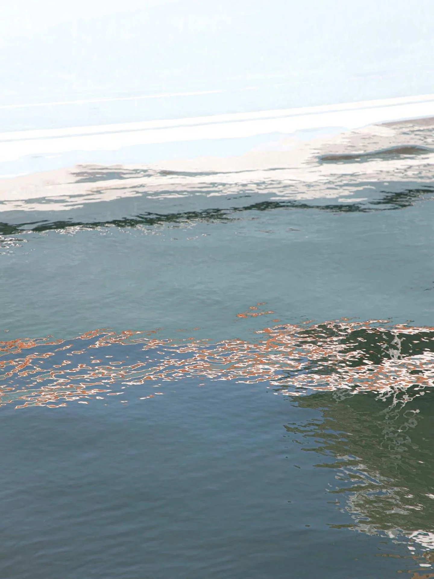 Where light, motion, and water forget the rules.
Abstract capture from Martha&rsquo;s Vineyard.
.
📷 @catherine_hartigan_photography
📍Menemsha, Martha&rsquo;s Vineyard 
.
.
.
.
#waterabstracts #coastalvibes #fineartphotography #marthasvineyardlife #