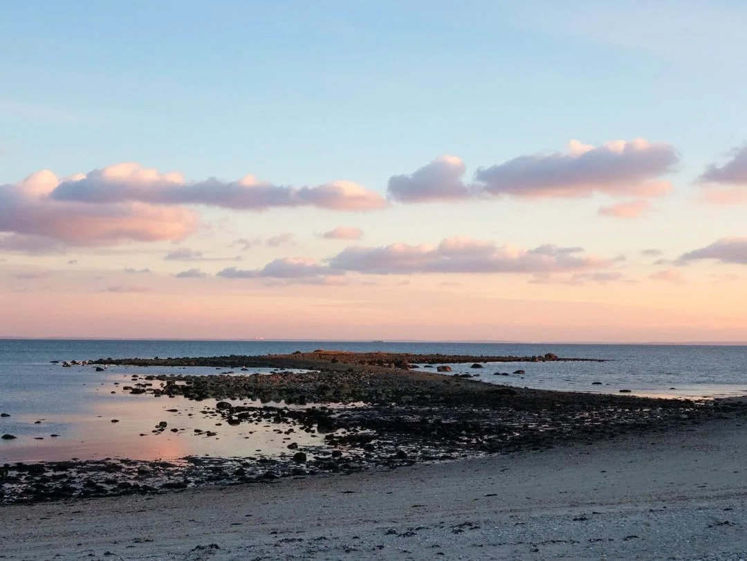 Where winter meets the sea, and everything slows down.
.
📷 @catherine_hartigan_photography
📍Westport, CT
.
.
.
.
#coastalvibes #winterbeaches #catherinehartiganphotography #winterlandscape #fineartphotography