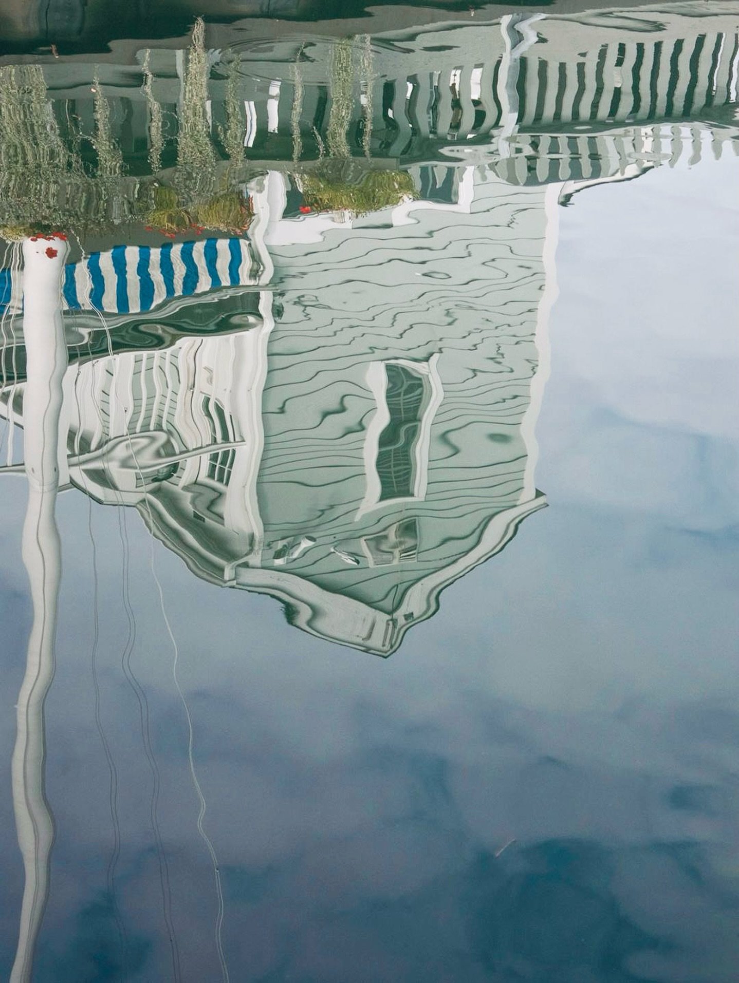 Reflections from warmer days
.
📷 @catherine_hartigan_photography
📍Norwalk,  CT
.
.
.
.
#reflection #warmerdays #catherinehartiganphotography #waterphotography #livingonthewater