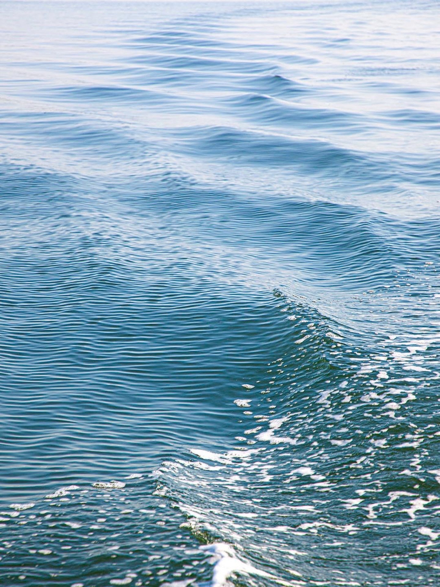On the water yesterday: the tides are sketching their own patterns. 
📷 @catherine_hartigan_photography
📍Long Island Sound, CT
.
.
. 
.
.
#longislandsoundboating #boatingseason #lifeonthewater #waterphotographer #catherinehartiganphotography