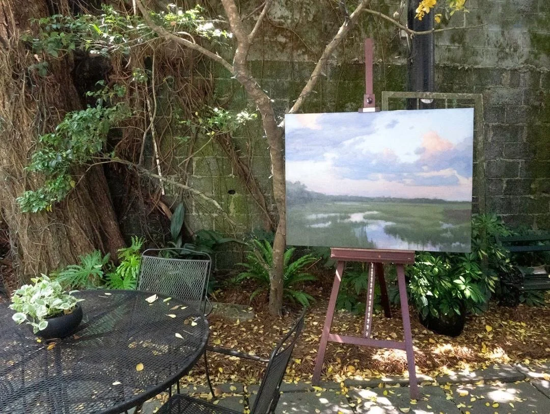 Beautiful courtyards with gardens and art in the French Quarter. 
.
📷 @catherine_hartigan_photography
📍Charleston, SC
.
.
. 
.
.
#artandgardens #charlestonsc #outdoorgallery #sculpturegardens #catherinehartiganphotography