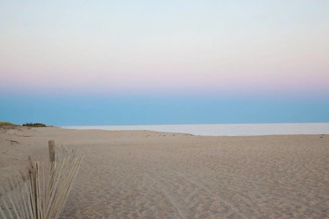More beach, more summer snaps.🏖️
.
📷 @catherine_hartigan_photography
📍Edgartown, Martha&rsquo;s Vineyard