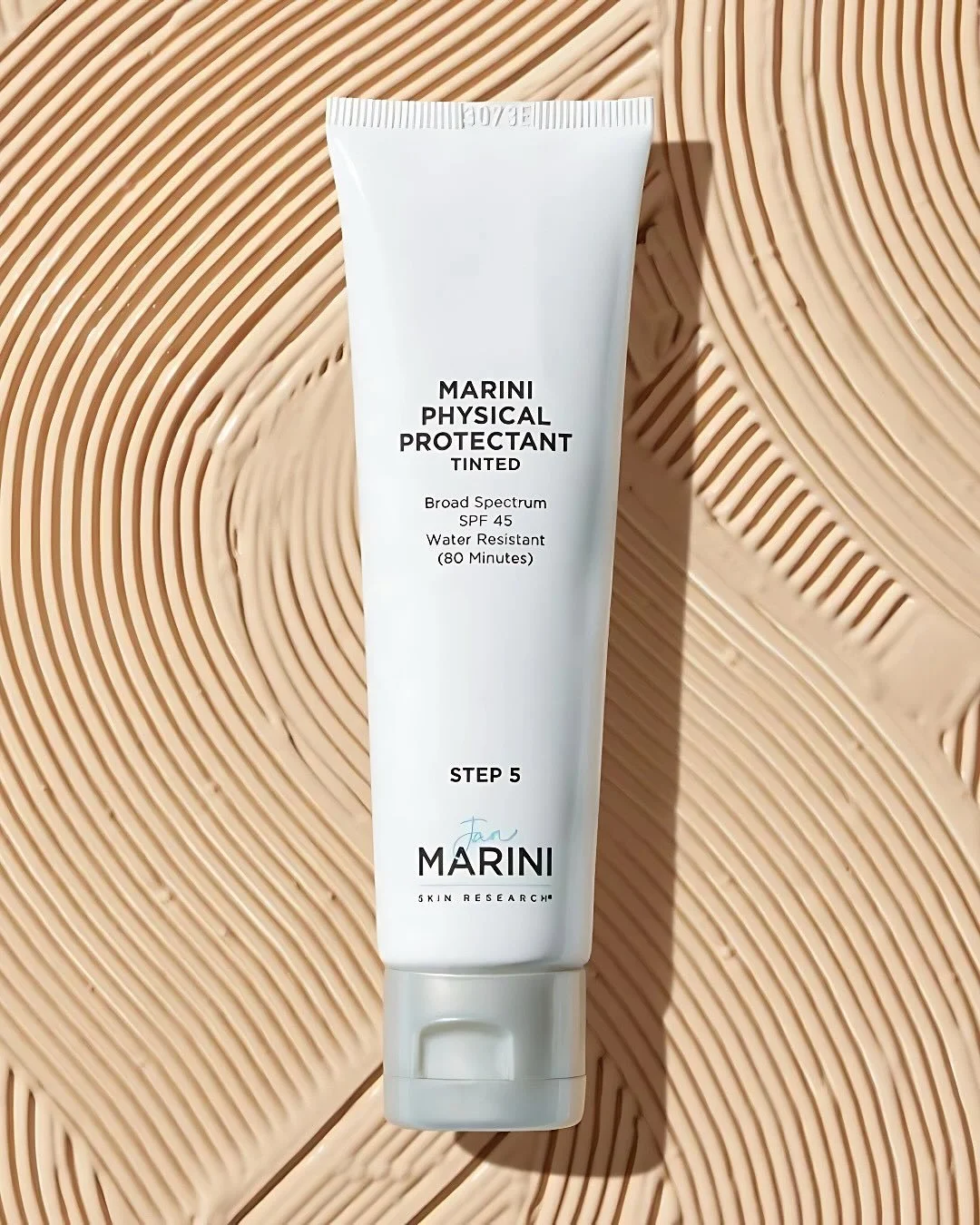 The tinted SPF we all need this winter when your tan begins to fade! This is the easiest way to add SPF to your daily routine! 
#marini #tintedspf #spfeveryday #helenamt #helenamontana #skinblissmedspa