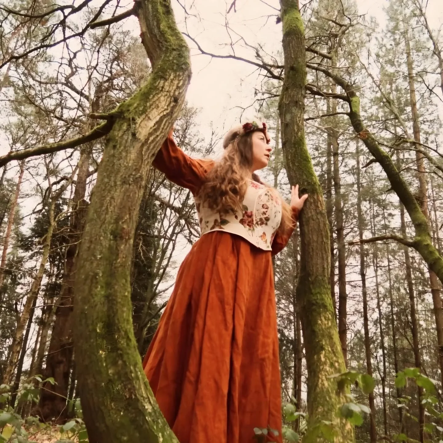 Happy Mabon! 🍂✨ Today we celebrate the Autumn Equinox &mdash; a moment of perfect balance between day and night.

Mabon is a time to honour the harvest, reflect with gratitude on the blessings of the year, and release what no longer serves us as we 