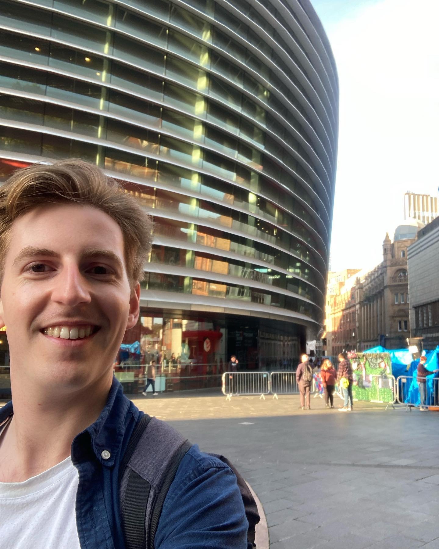 First day at the new job - Had a great time with the youth musical theatre groups - roll on next session! πΆ Thanks for having me π
#CurveTheatre #MusicalTheatre