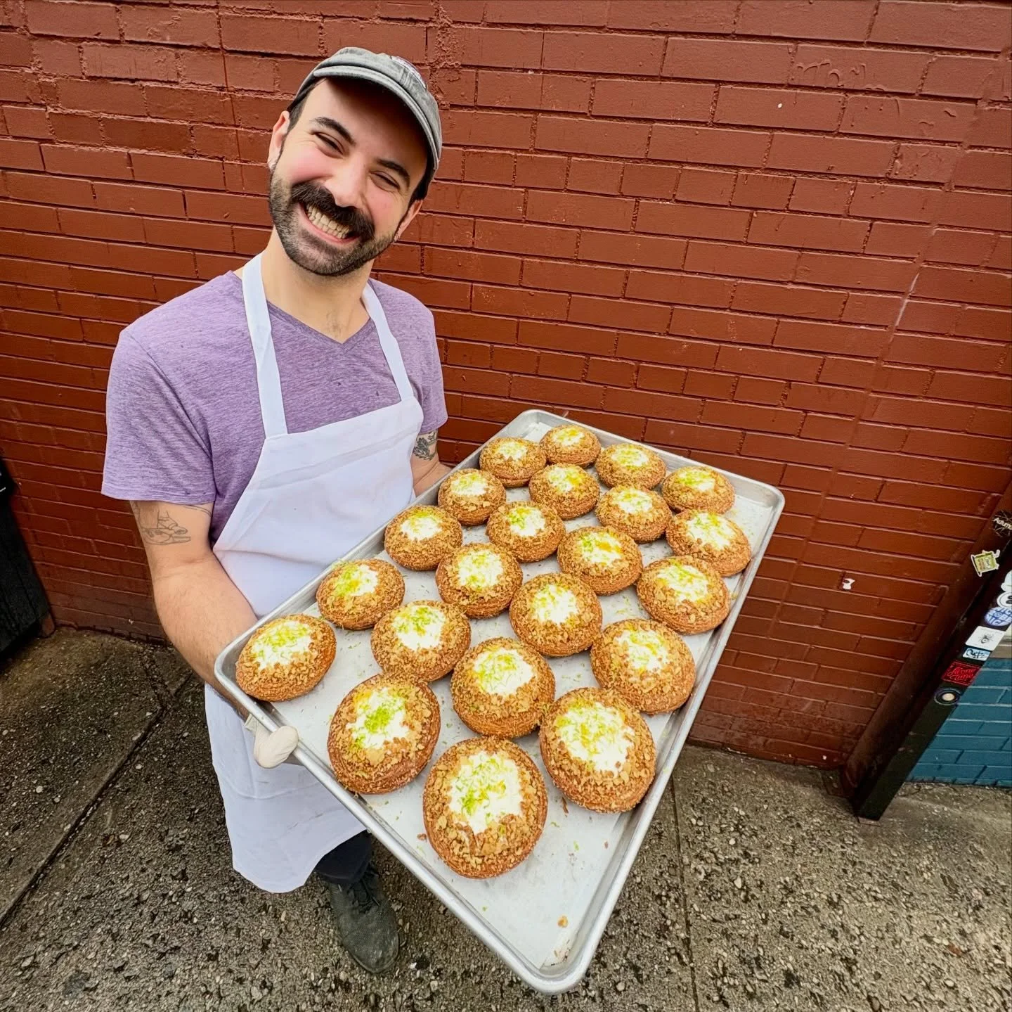 Beach Pie Croissants 🏖️

Tangy lemon lime custard, whipped cr&egrave;me fraiche, and saltine crunchy crumble. 

On the counter @10am Friday - Sunday at GREENPOINT for the next month!

The sunshine vibe we all need going into this snowy weekend. 

@e
