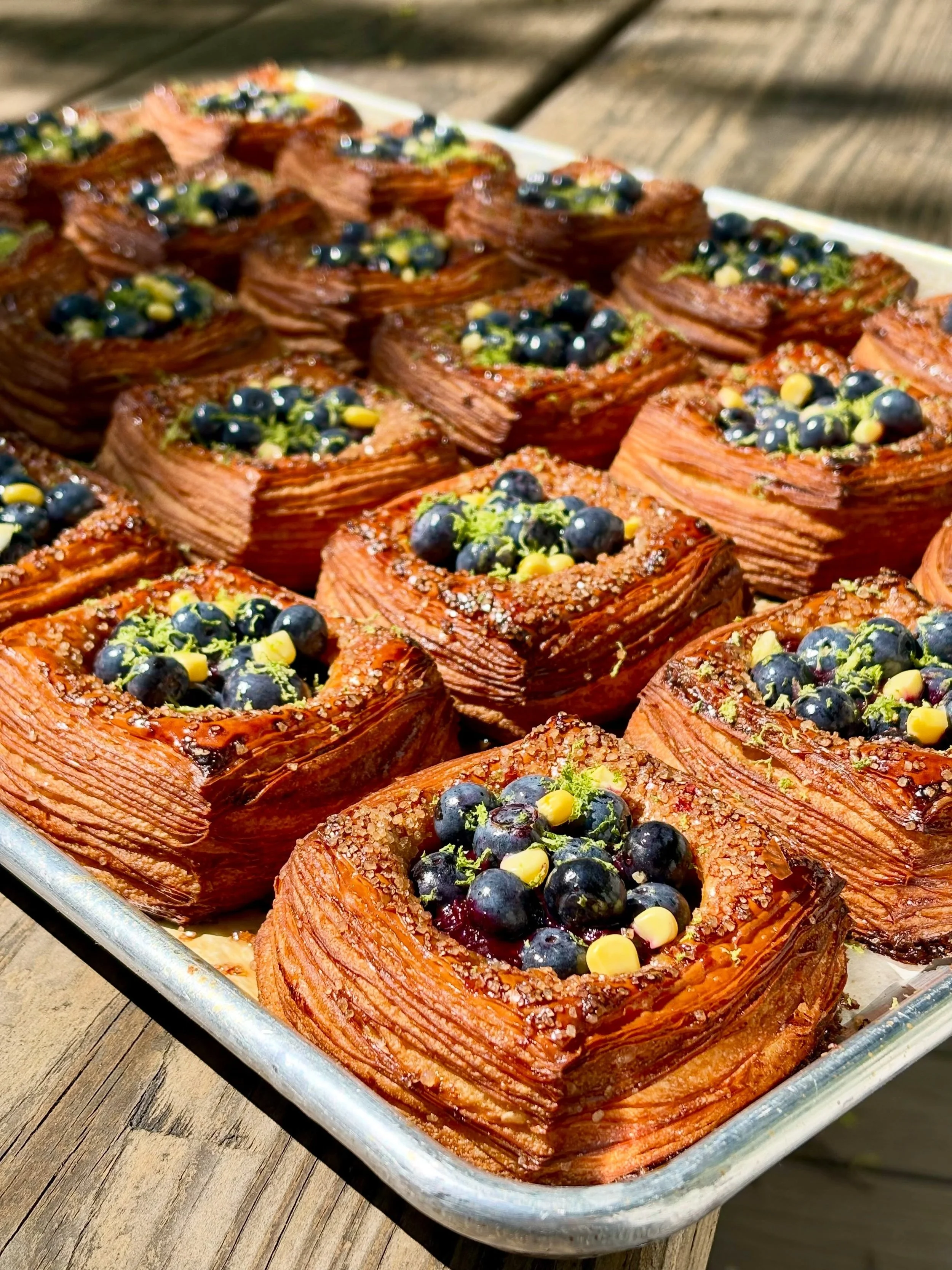 🫐🌽🥐

&mdash;> Sweet corn custard (we can eat by the spoonful)
&mdash;> Blueberry compote + fresh blueberries 
&mdash;> Pickled corn + lots of fresh lime 

She&rsquo;s here until peaches and nectarines are at their ripest. Come get it. 

O