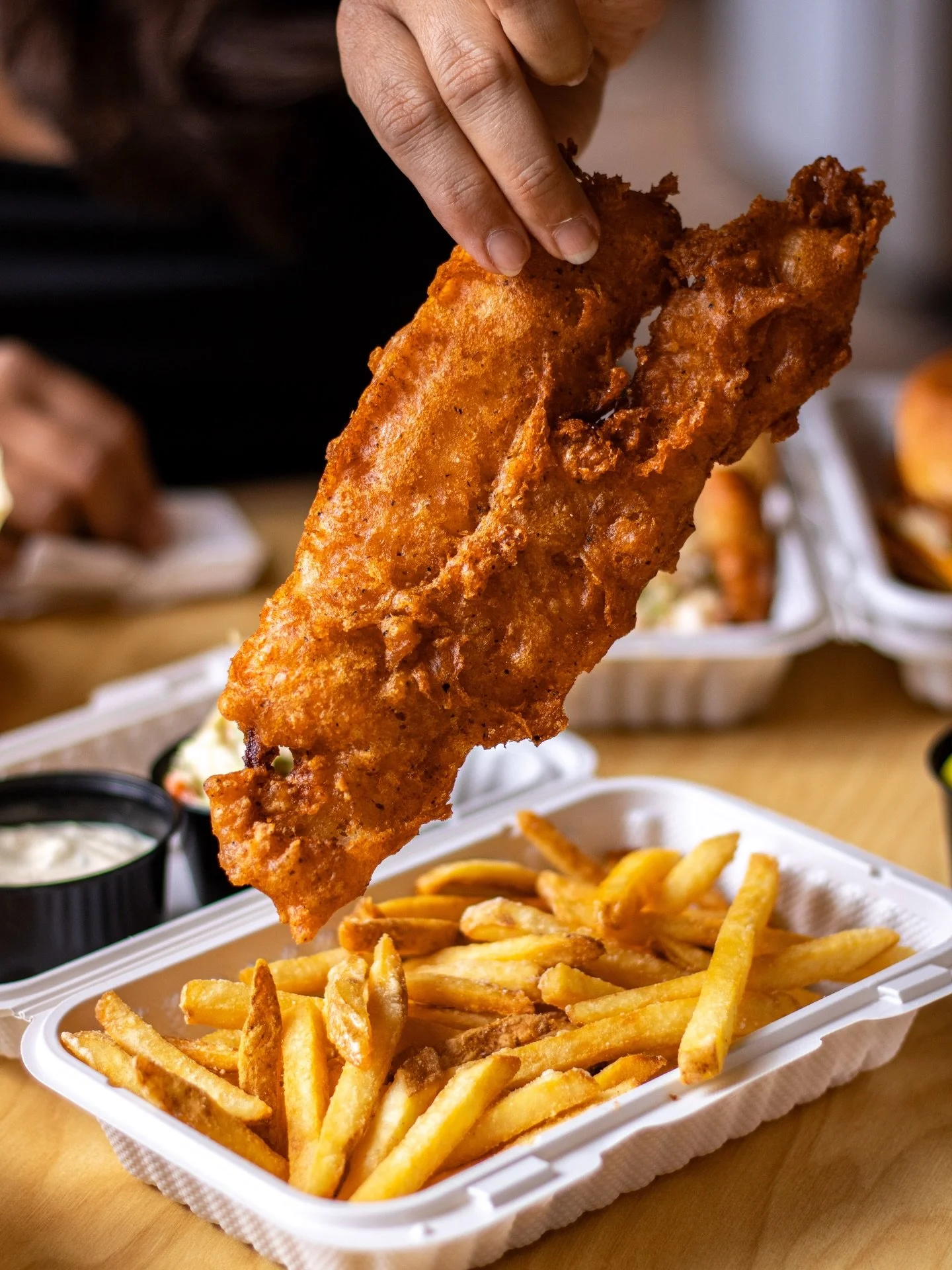 🐠 FISH + CHIPS🍟 JACK&rsquo;S STYLE 😜 

Dip. Crunch. Repeat.

📍Jack&rsquo;s Chowder 

#FoodieYvr #WestCoastEats #DockToDish #CrispyAF #fishandchips🐟🍟
