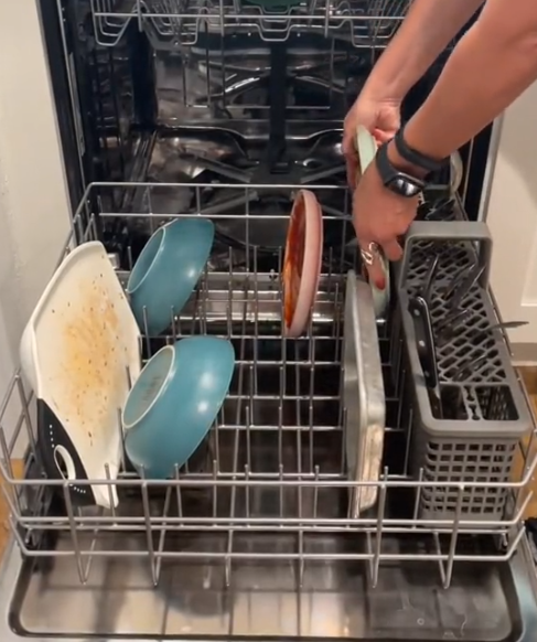 Here's Why Pre-Rinsing Is A Waste of Time | The New York Times Wirecutter | (Credits: Writer, Editor, Host)