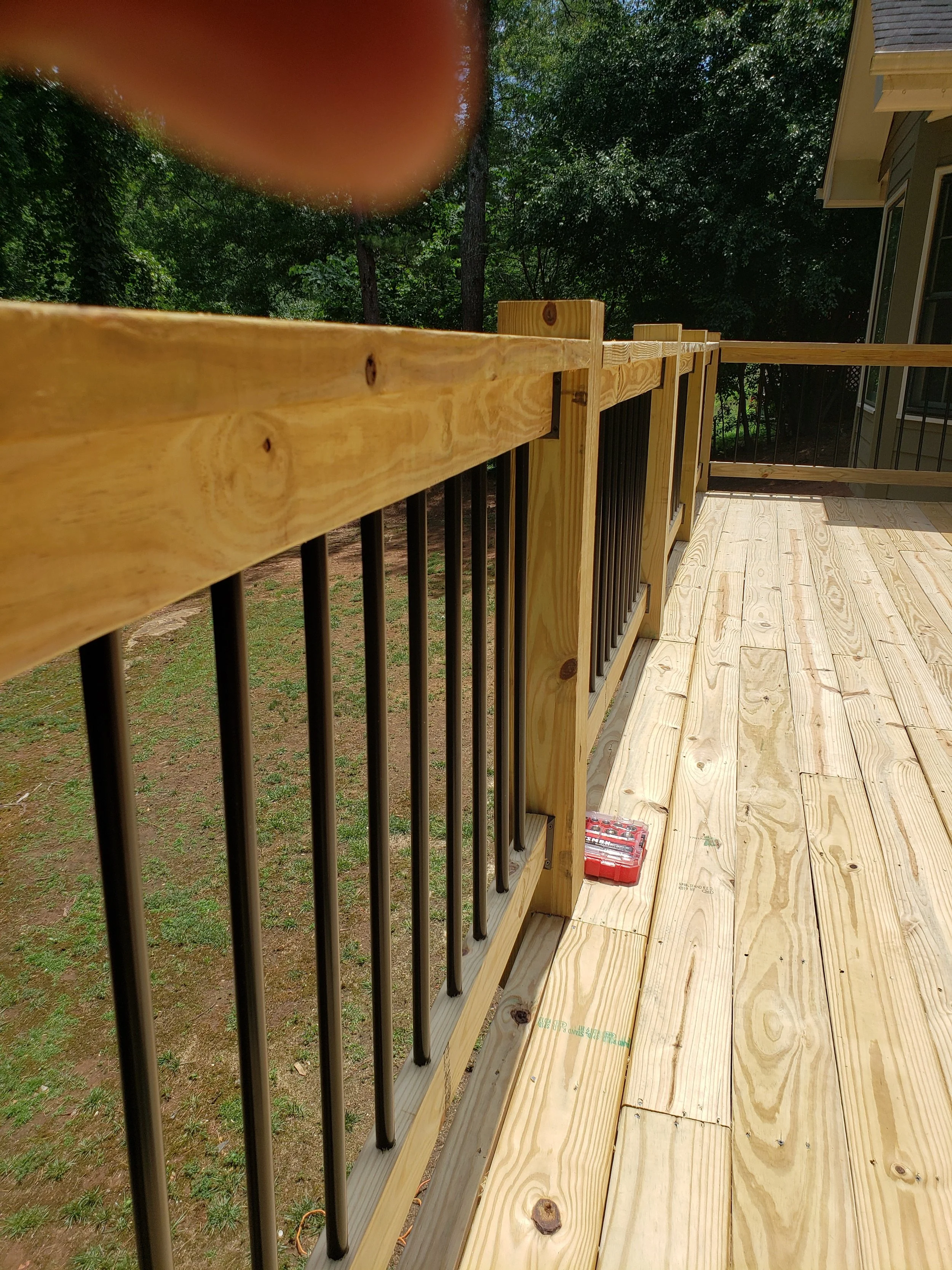 Oranssi carpenter using bench saw