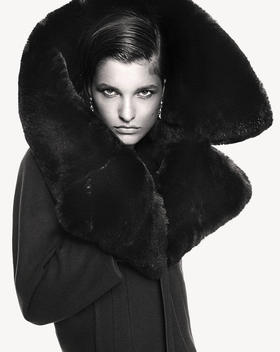 Julia-van-Os-by-Greg-Kadel-for-Numéro-October-2017-4.jpg