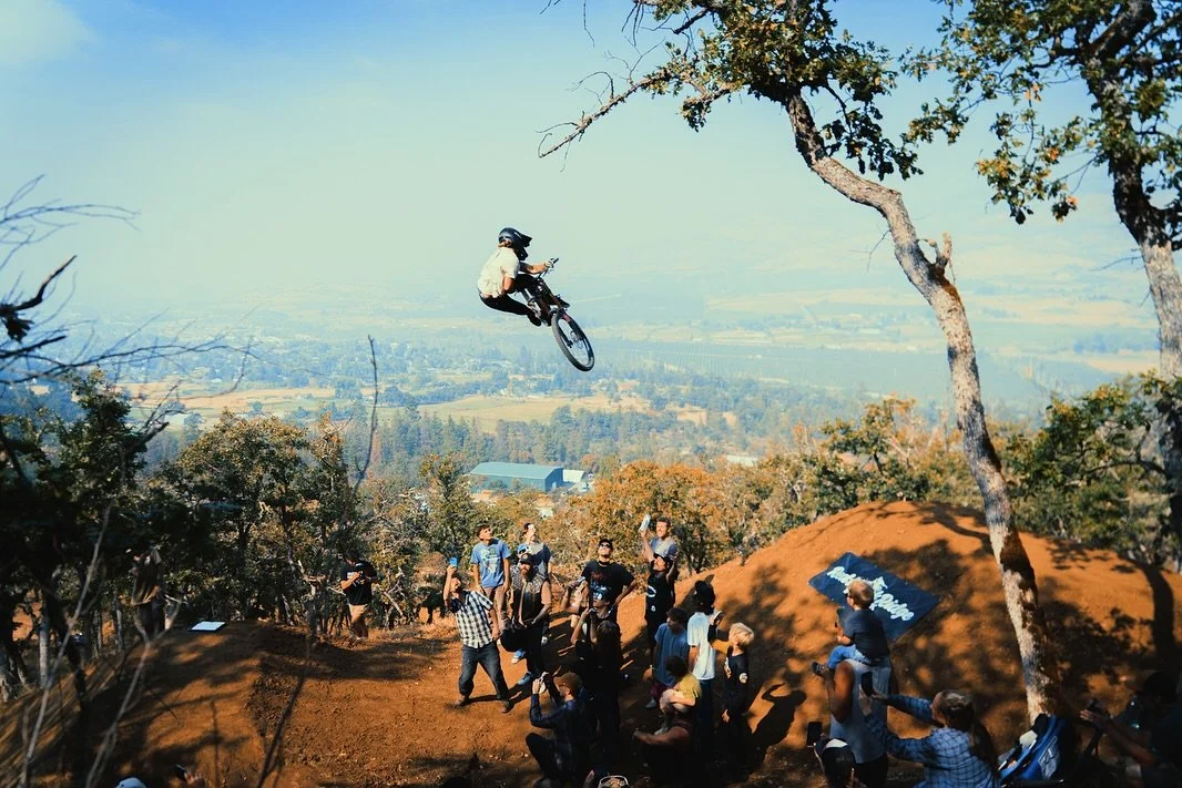 What a day 😍 @redhawkridgebikepark 

#propurse #bestwhip #besttrick #2025jumpjam 

📸 @jonburrill 

Thank you for all the support rogue valley and sponsors 🙌 @smithoptics @adventure_bicycles_medford @handlebarashland @smiles_limited_roseburg @mazam