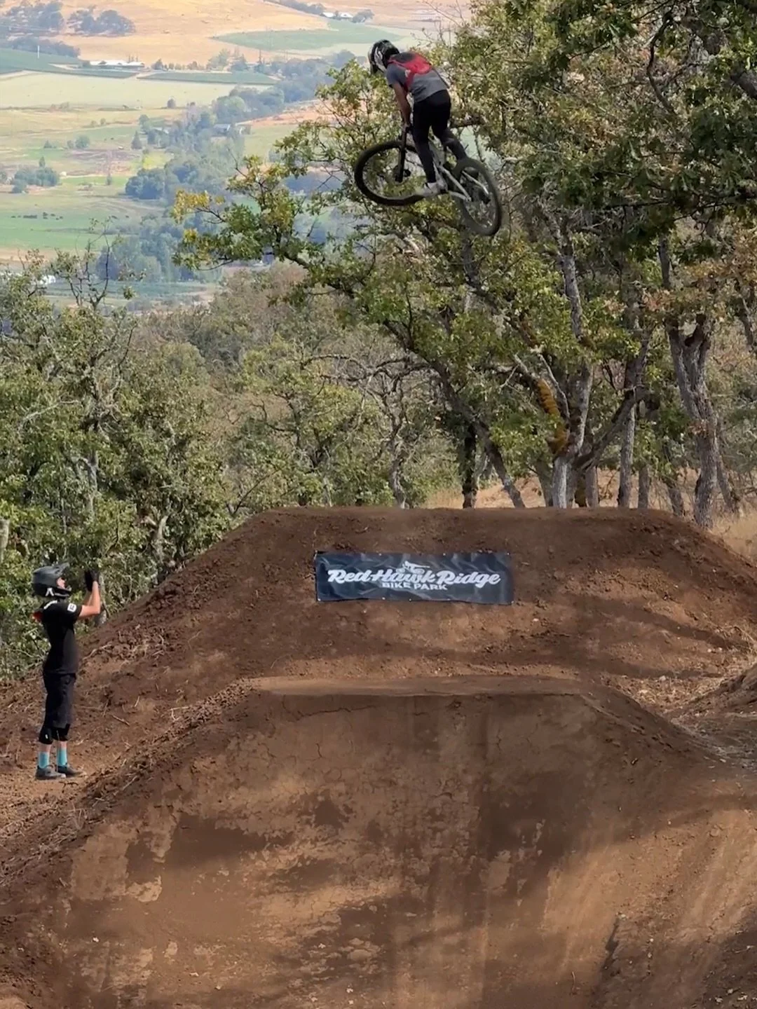 Which of these iconic features at RedHawkRidge is your favorite? AND do you hope to tackle any of them for your first time in the upcoming 2026 season?! COMMENT BELOW 🤘🏻🙂

1. Money Booter
2. A Line Tree Gap
3. Madrone Tree Hip
4. Mulch Ramp
5. Cli