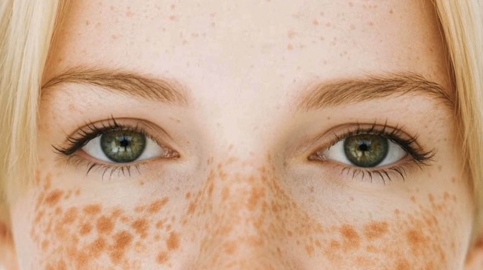 PIXELS DON’T HUG: WHY BENETTON’S AI-LED CAMPAIGN FEELS LIKE STOCK PHOTOGRAPHY IN A SWEATER