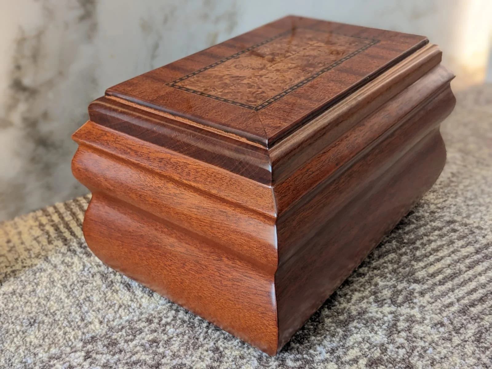 Honrar su memoria significa mantener vivo su legado: Urnas con diseño exclusivo