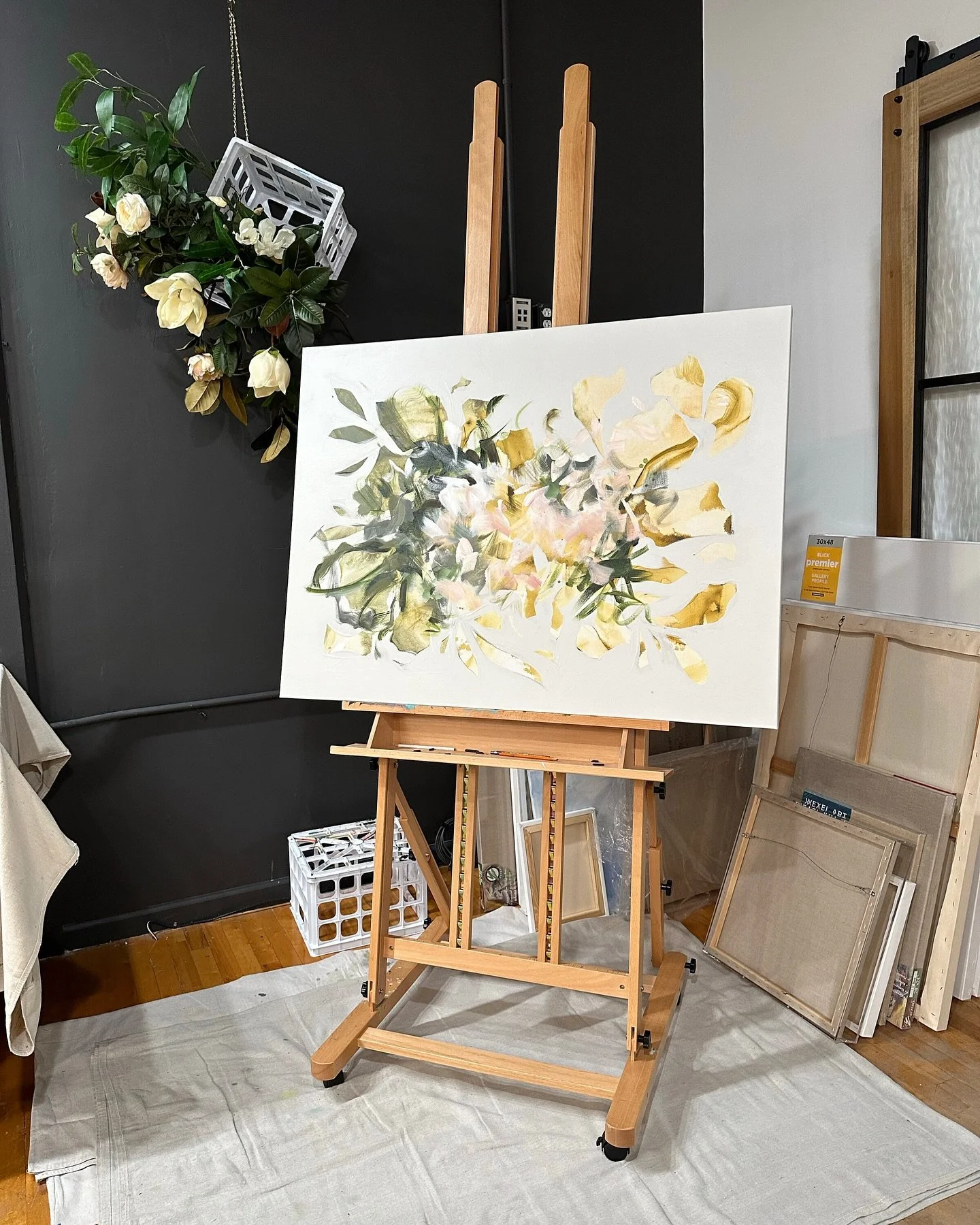 Available now @artandlightgallery : &ldquo;Golden&rdquo; A modern 36x48&rdquo; mixed media deconstructed floral 🌸🎨 This piece invites movement and depth into any space, a celebration of nature&rsquo;s delicate chaos.

#ModernArt #FloralArt #Abstrac