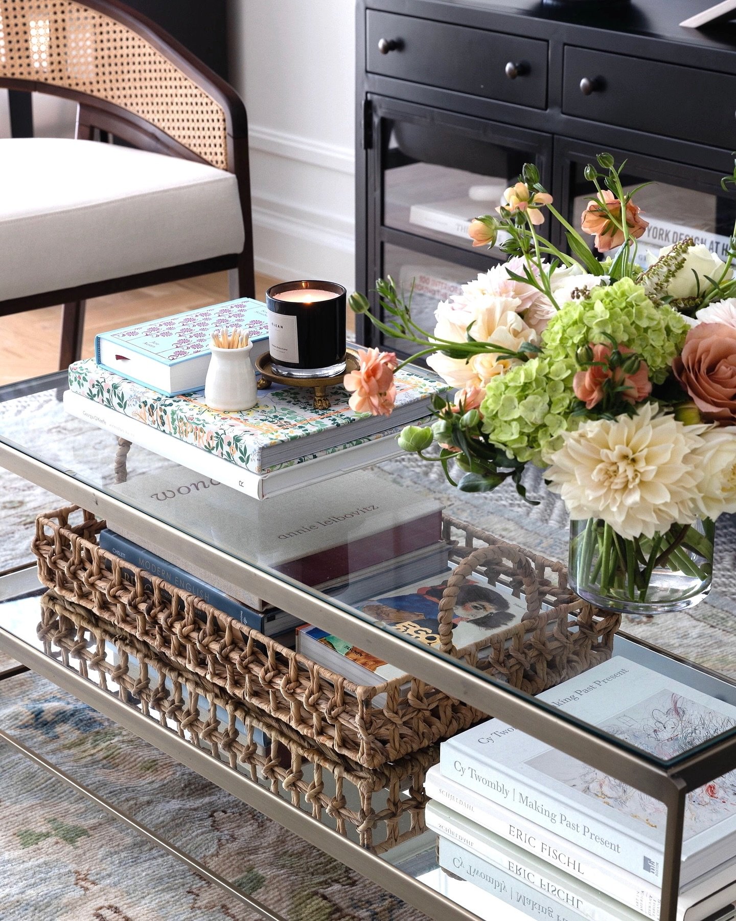 Your coffee table is more than just a perch for the remote&mdash;it&rsquo;s a chance to show off a little personality. Books, blooms, a favorite candle&hellip; don&rsquo;t miss the moment to make it yours!

Photos 1,6-8 @heather_ison 

#coffeetablest