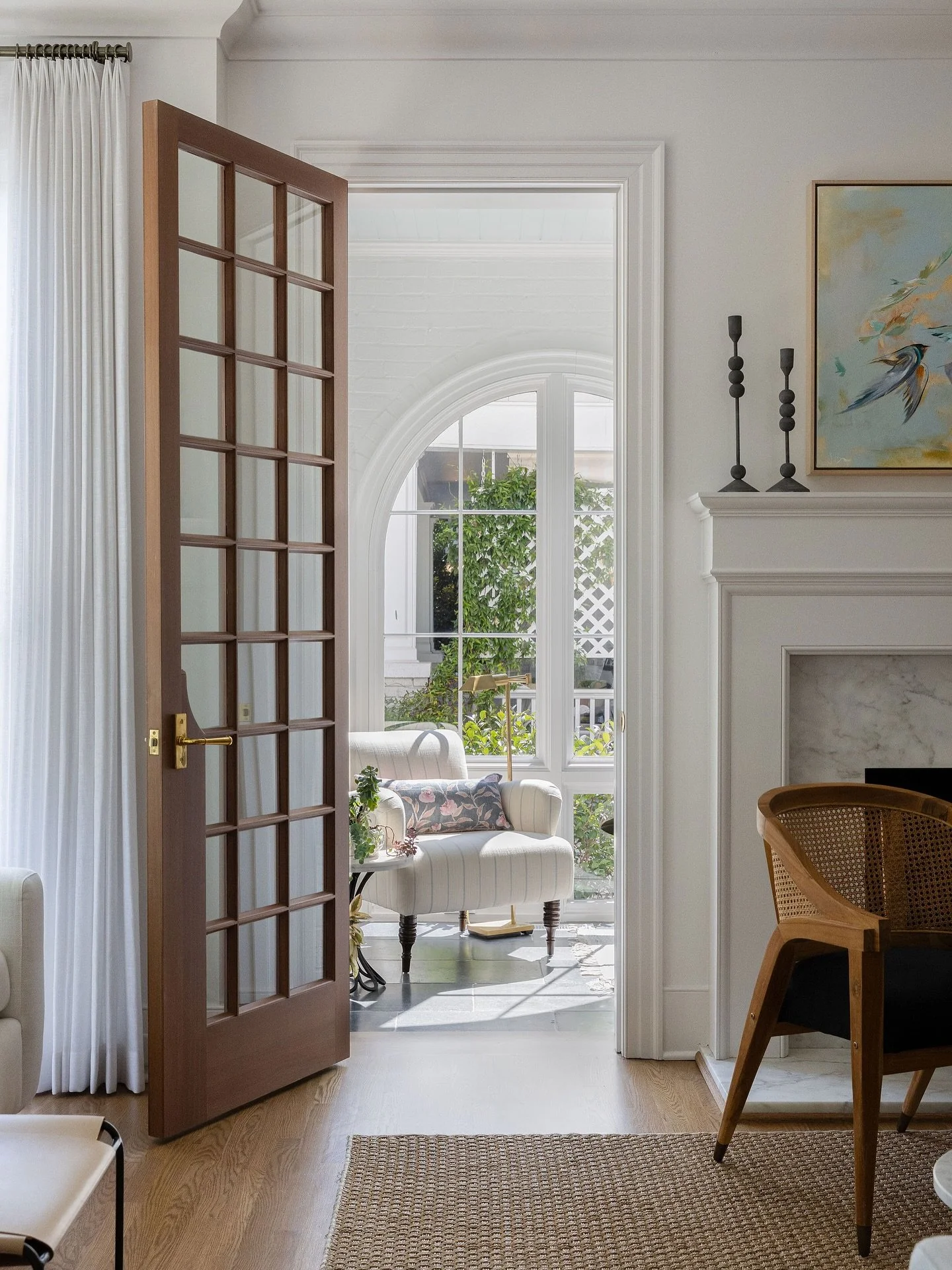 When the light falls just right&hellip;

@heather_ison here to capture it!

#charlotteinteriordesign #interiordesign