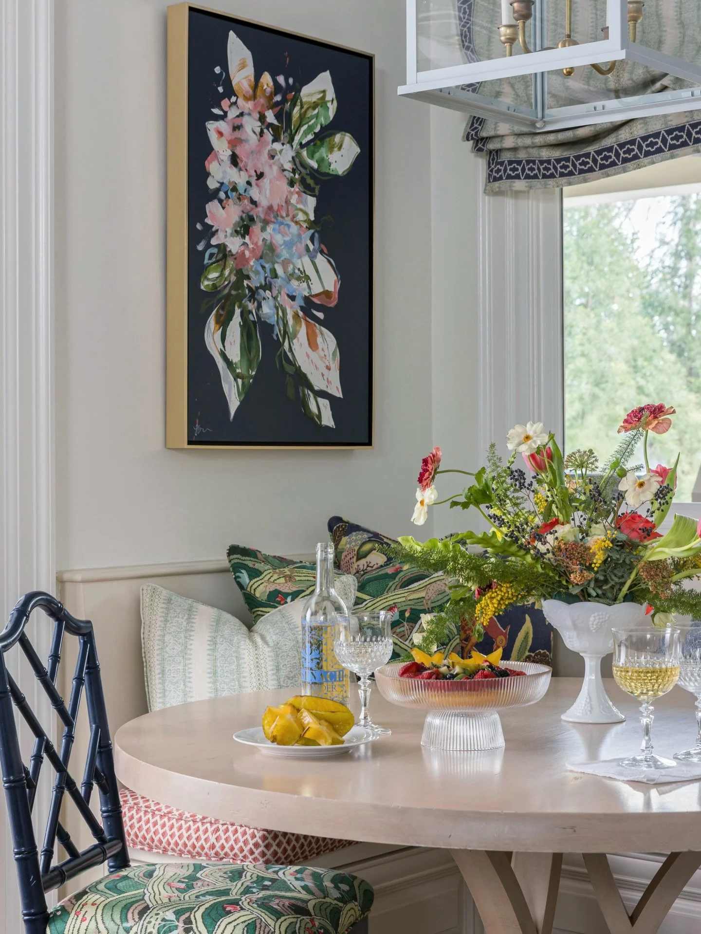 @shadiecopelandinteriors was a dream to work with! Her client needed a piece of art to anchor this beautiful dining nook and it&rsquo;s the best feeling when someone to chooses my art for such a highly used part of their home. I love being a part of 