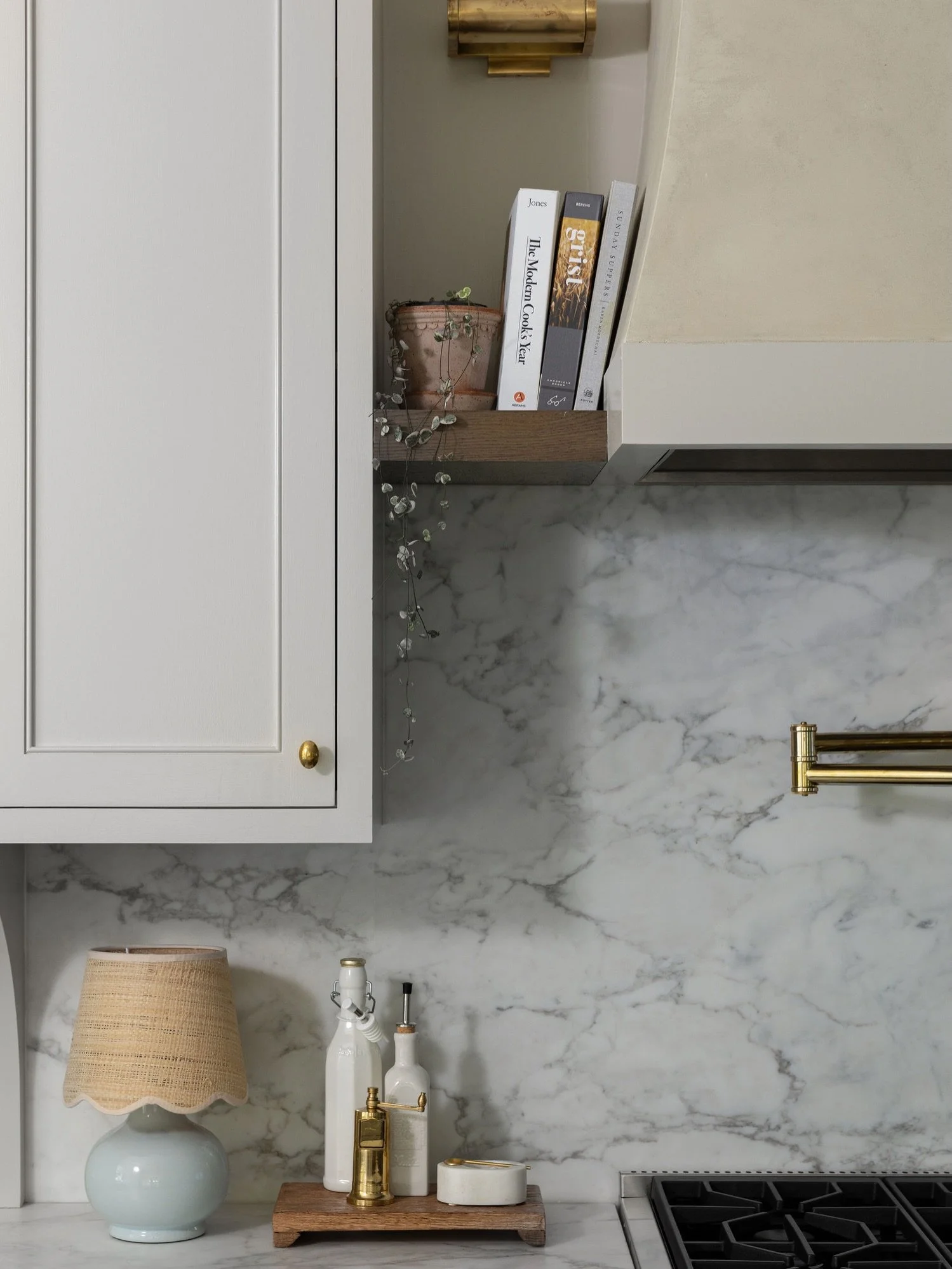 Just a couple of cottage kitchen details as captured by @heatherisonphoto  I just added a link in my bio to shop the cottage, starting with this little corner. I won&rsquo;t even make you comment anything! 😆