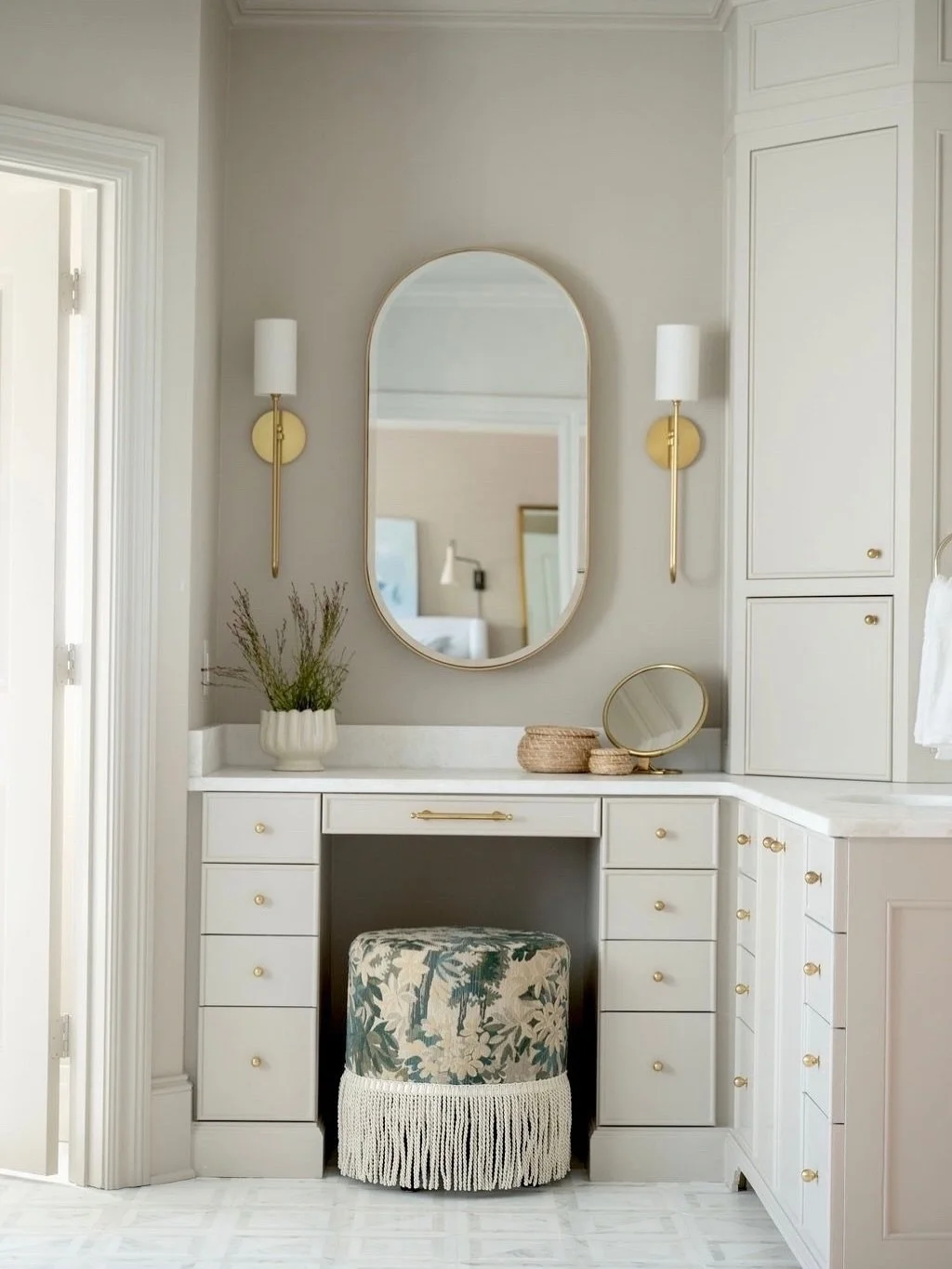 The most perfect little primary bath moment

Interiors: @laurenbolshakov 
Photography: @amandaandersonphotography 

I do so love a before and after!