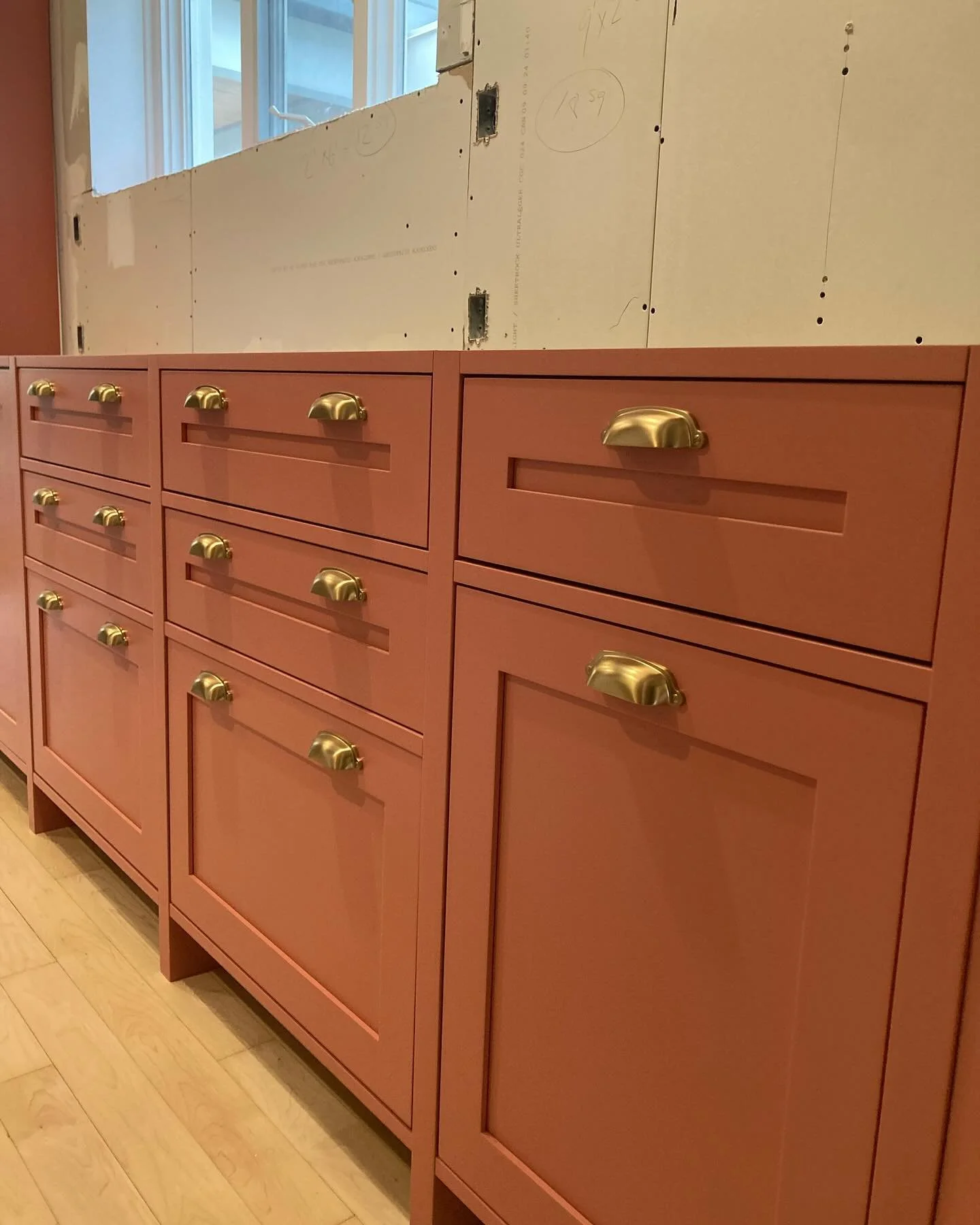 Newest project coming together, so excited to see this kitchen coming together and the rest of the house getting painted. Stay tuned for amazing hardware and electrical outlets and toggle switches 😍 #sachi #ottawa #design #kitchendesign