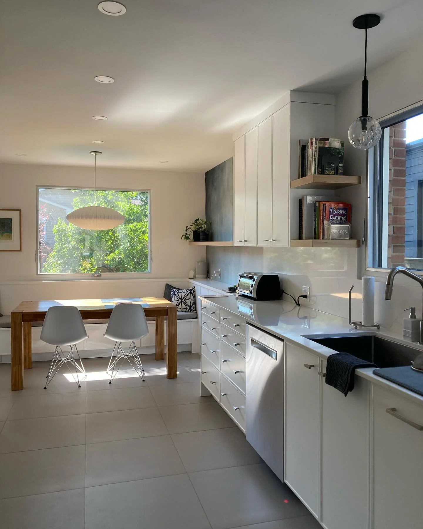 Feeling like it&rsquo;s still summer, especially in this redone SACHI kitchen, summer 2024 transformation 🤩 #kitchendesign #renovations #ottawadesign #sachi