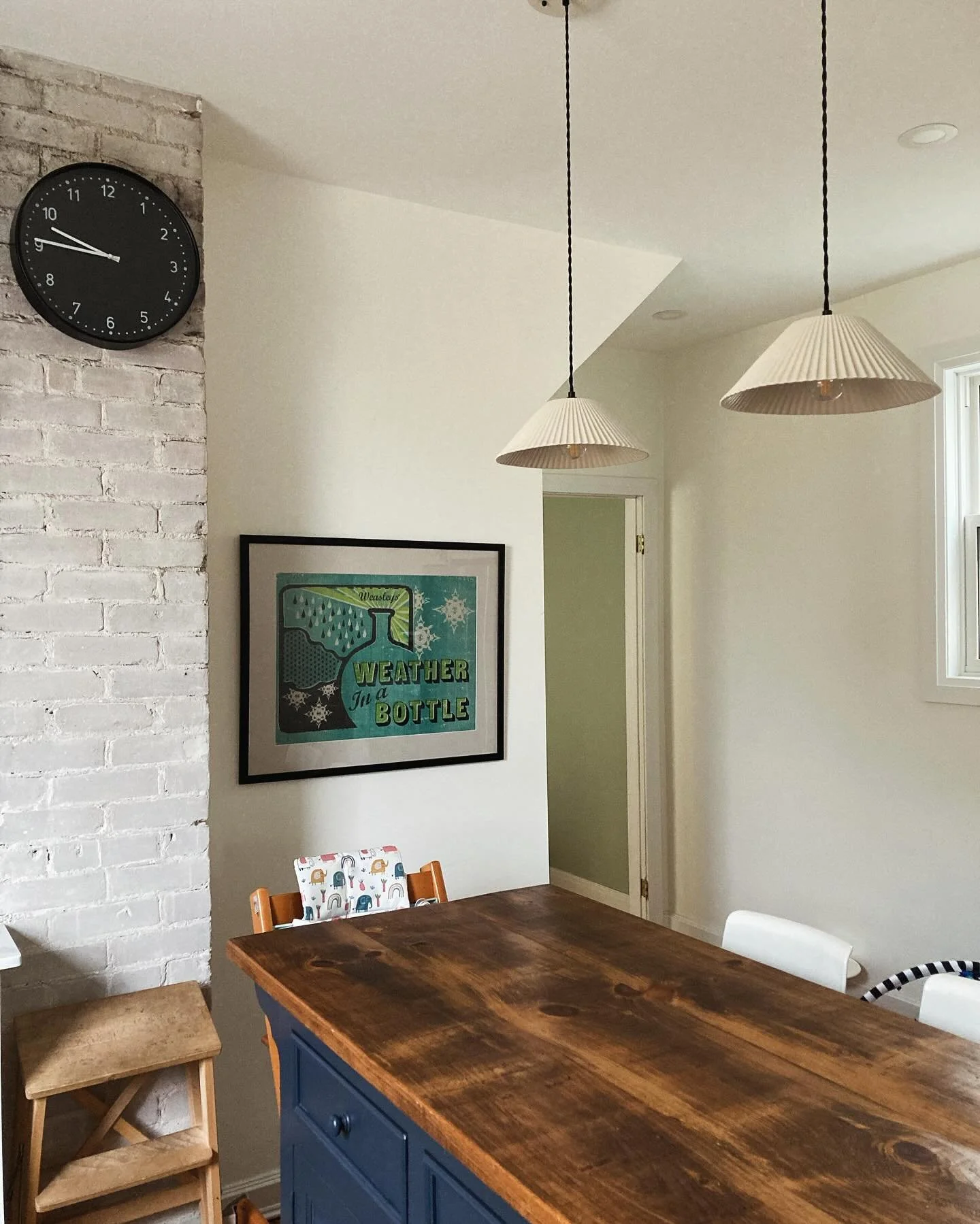It feels good to create a room layout that works and clients are happy! This young family went ahead and organized a kitchen reno themselves using a SACHI design plan. They especially love the under counter wall oven area which is a great spot to pul