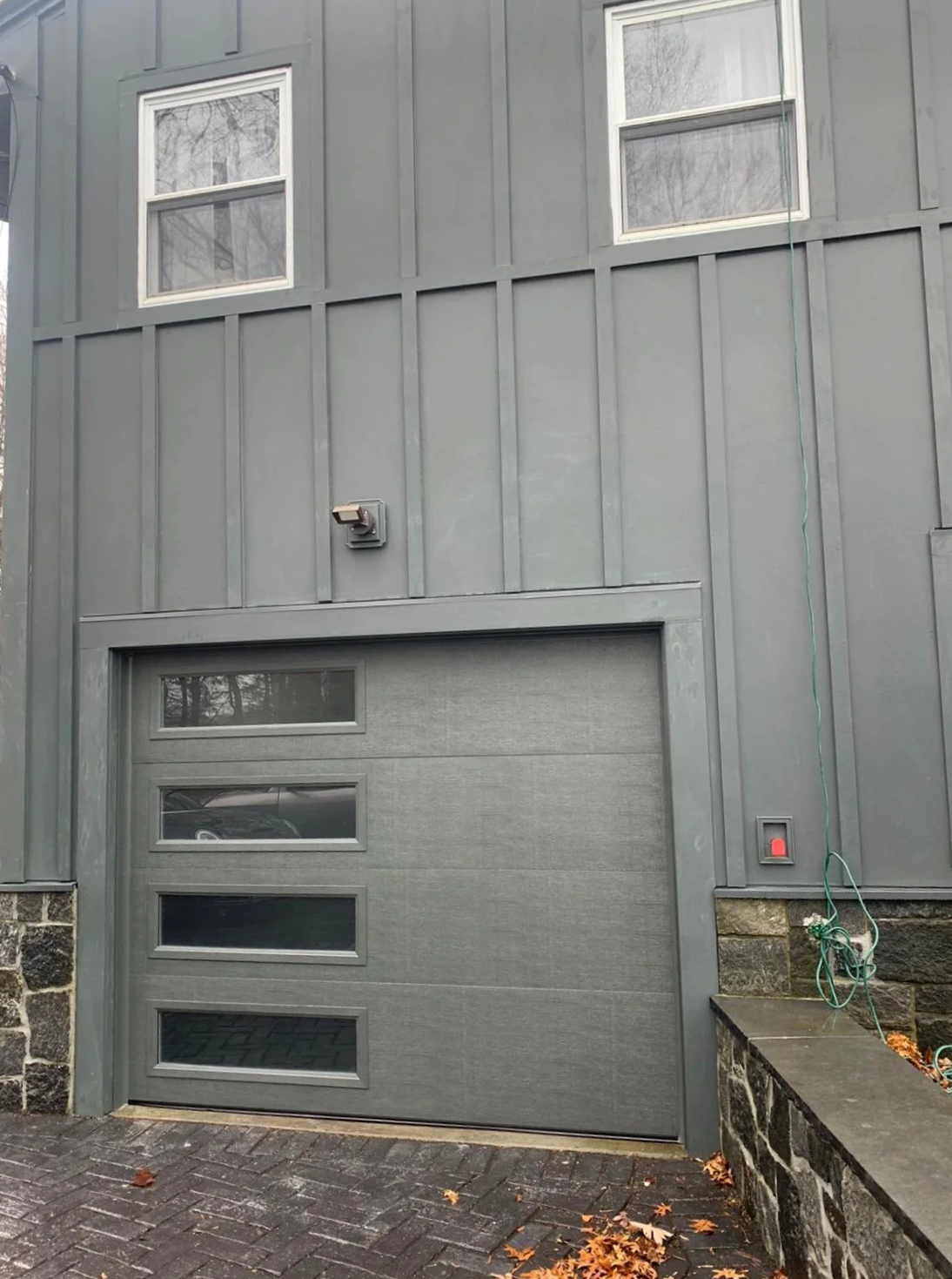 CONTEMP.+STEEL+GLASS+GOING+DOWN+LEFT+SIDE.png