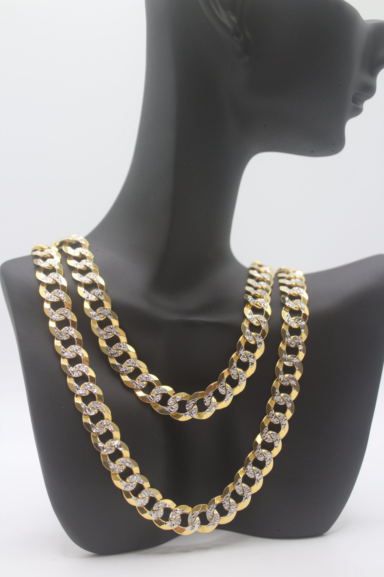 white Pave Curb Mariner Chain