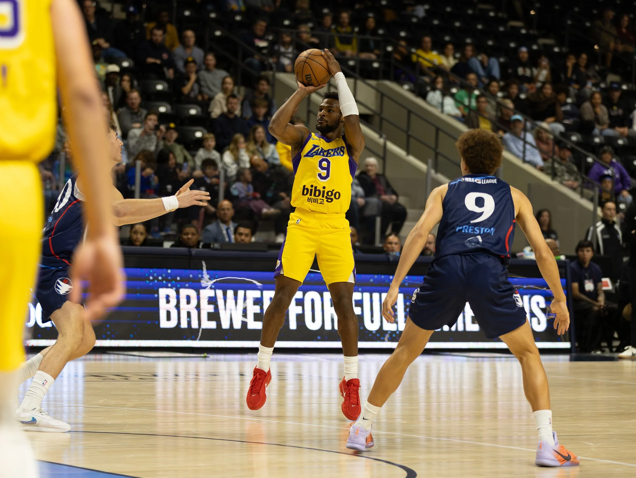 lebron jumperrrrr.jpg