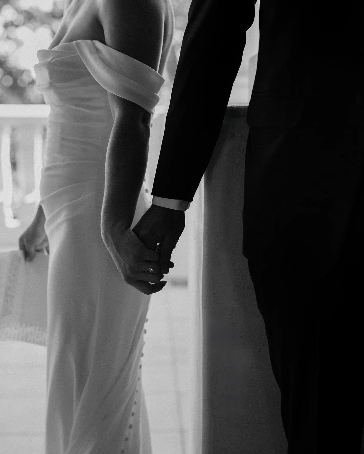 A quiet and tender first touch moment for J + L on a warm California afternoon.

A gentle reminder of what this day is really about: connection, calm, and the promise that no matter what comes next, you&rsquo;ll always reach for one another first.✨

