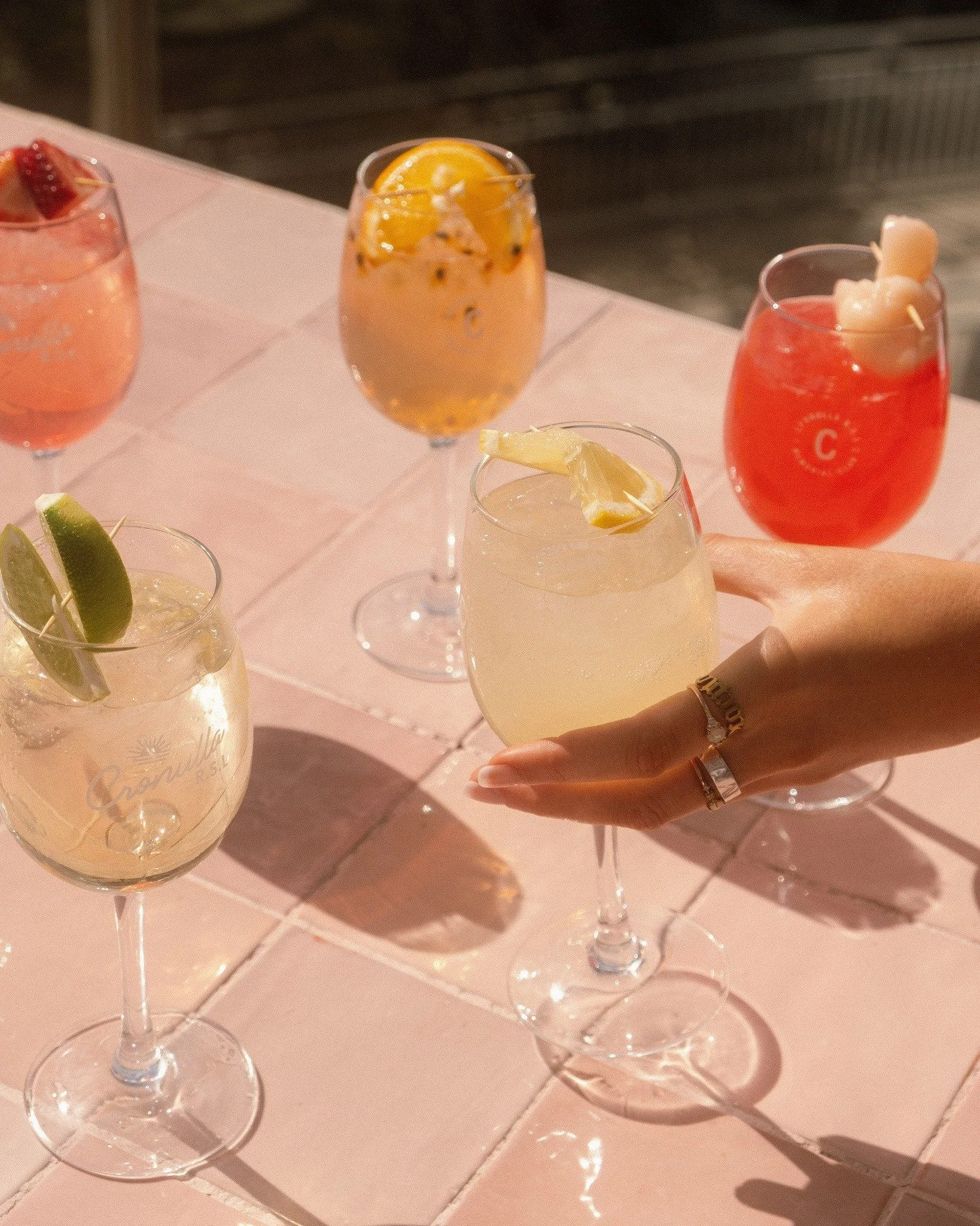 Sun, sea, spritz. That&rsquo;s the Cronulla way 🌊 
Spritz September is here with six delicious cocktails waiting for you at Migaloos Bar.