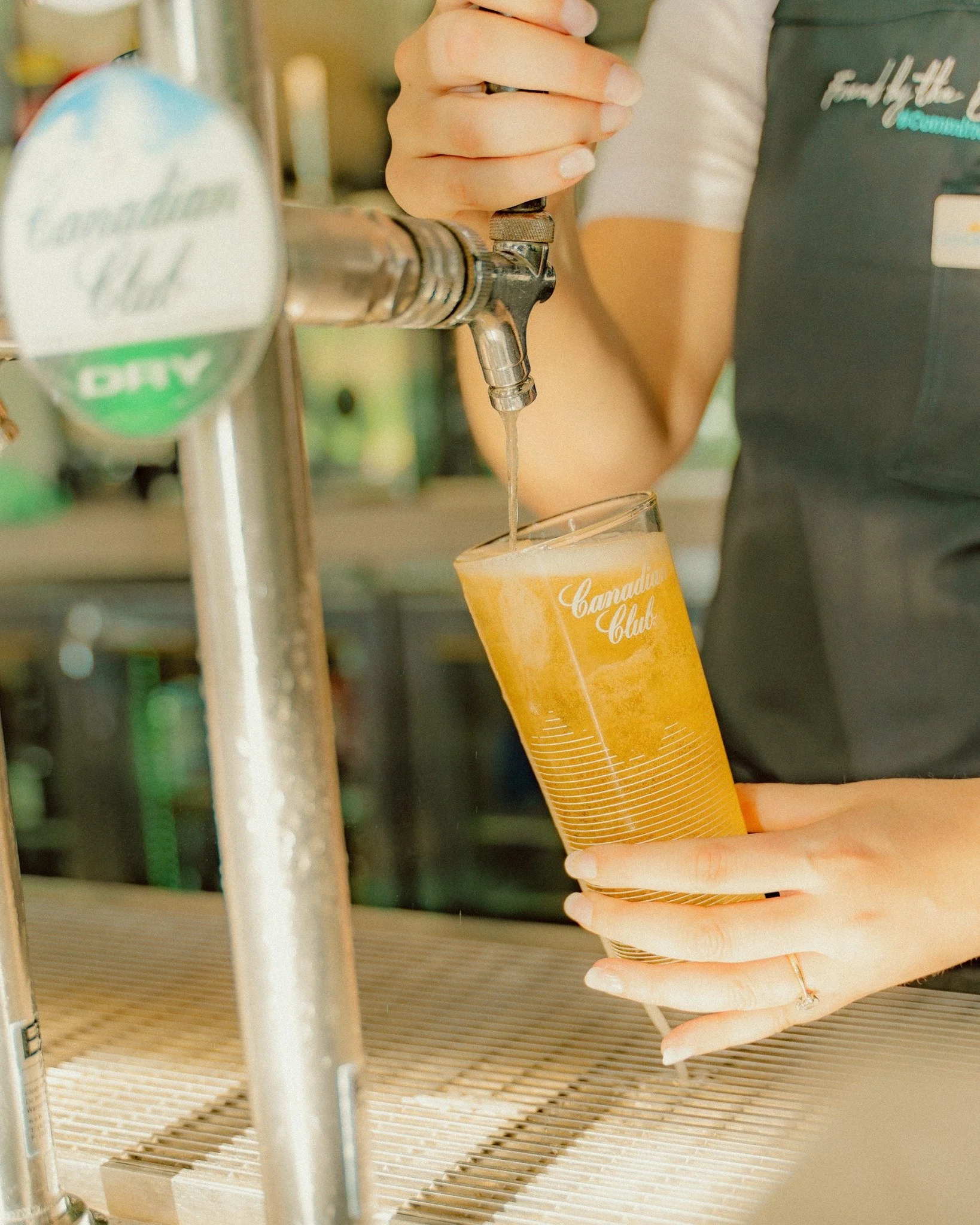 Why pay more when it’s $7 CCs by the beach? π
$7 sips every Friday, 6–9PM π CC, vodka + prosecco flowing at every bar.